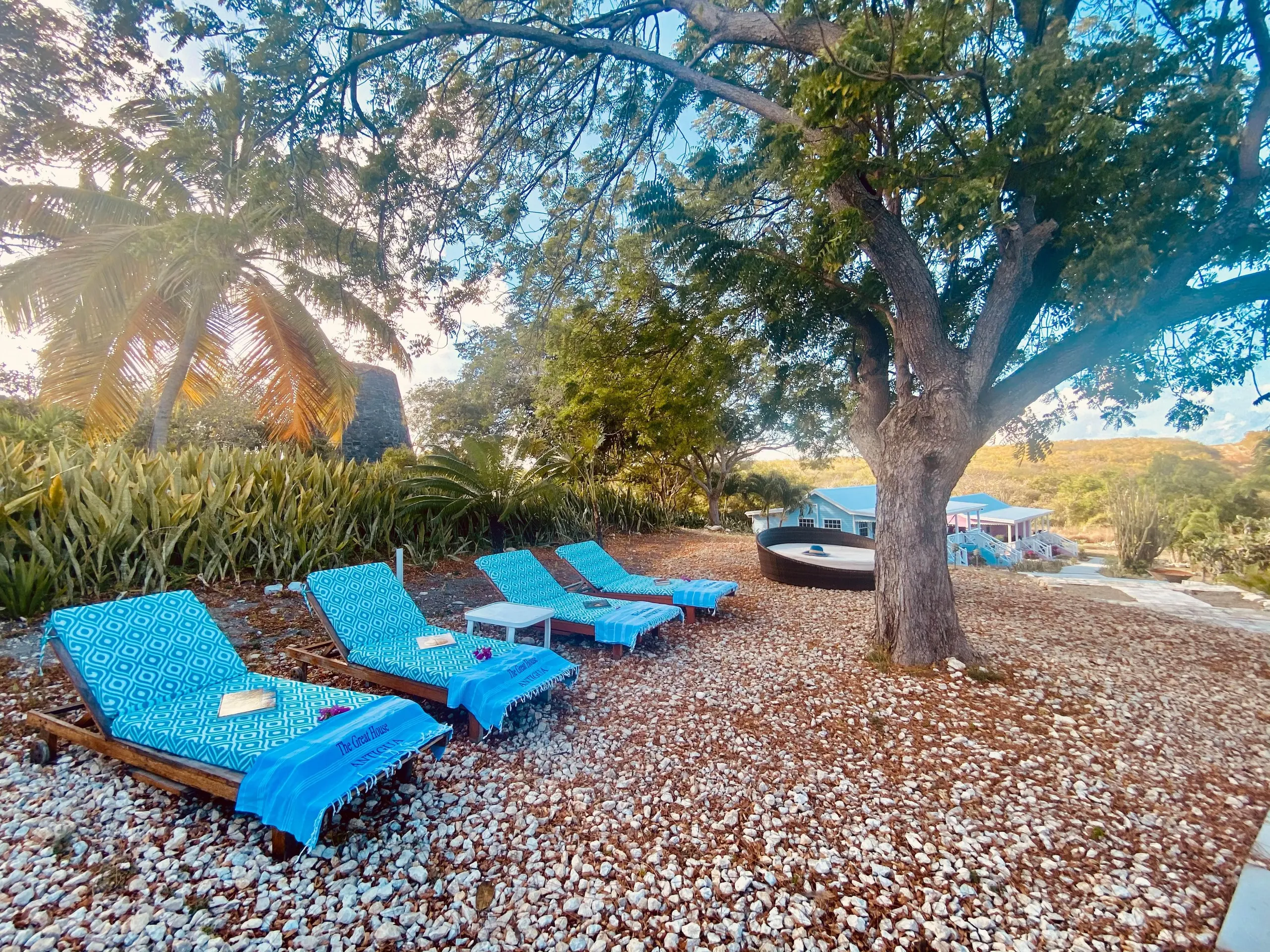 Grandiose Tropical Estate w/ Private Pool and Outdoor Dining — photograph 3