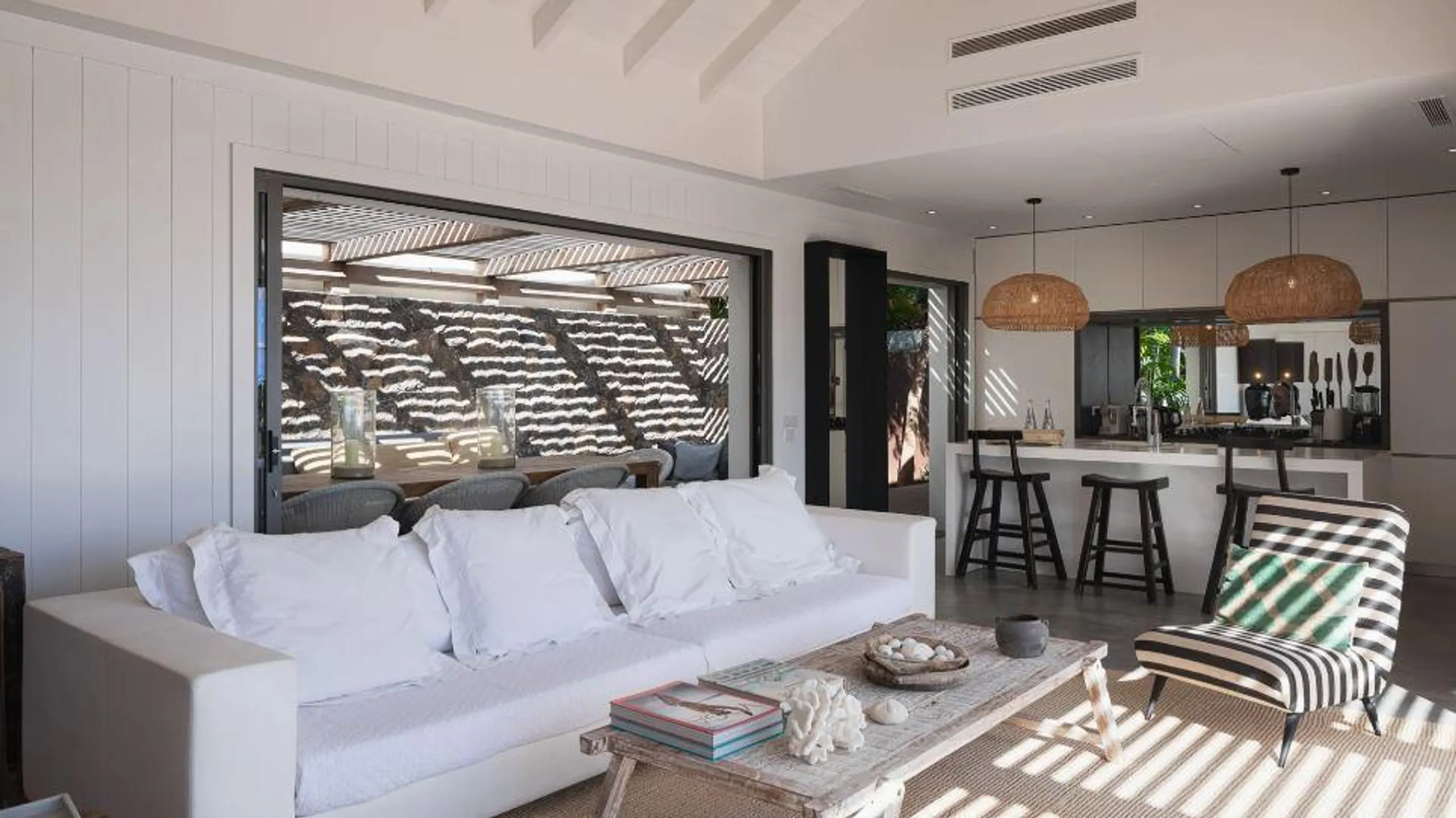 Chic Villa Stunning Ocean Views and Comfort in St-Barths — photograph 10