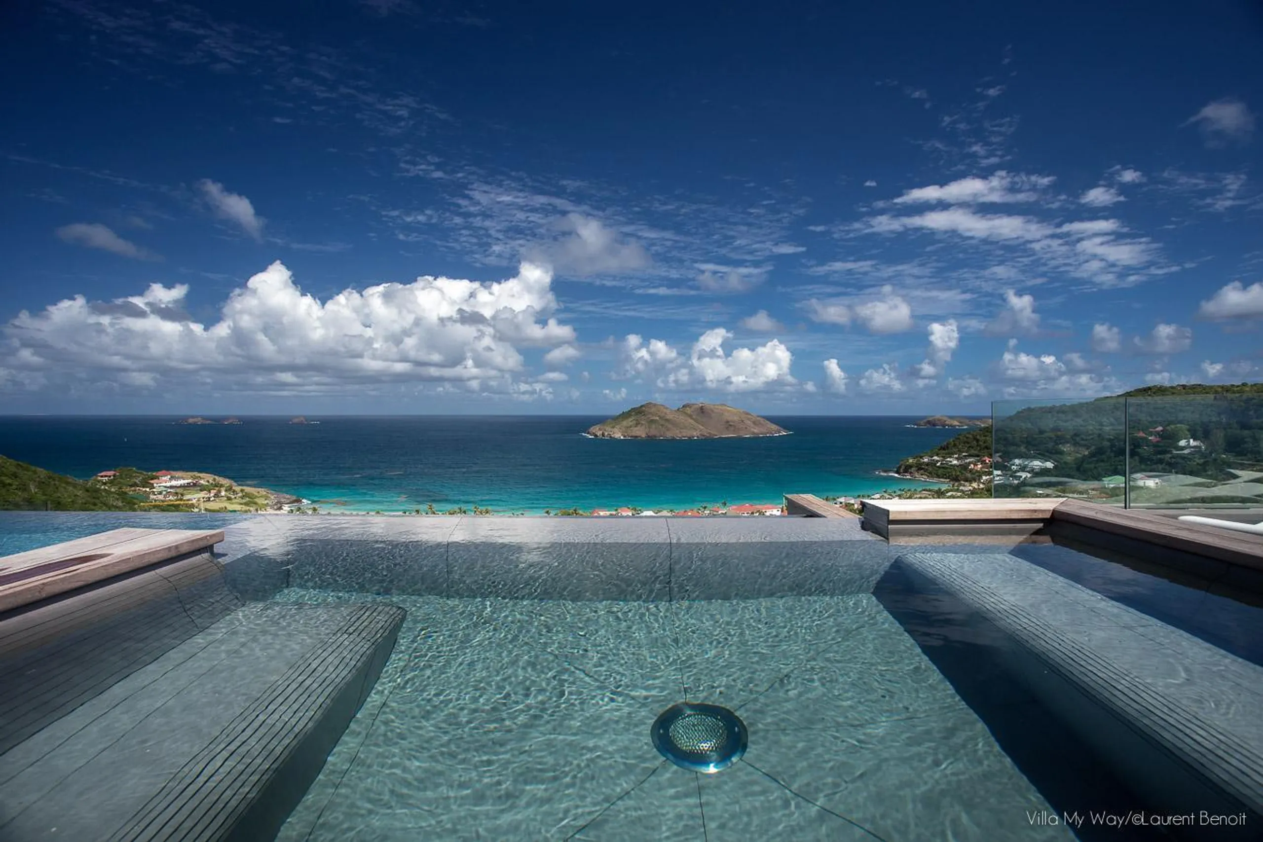 Contemporary Colombier Oceanview Villa with Infinity Pool and Fitness Room — photograph 8