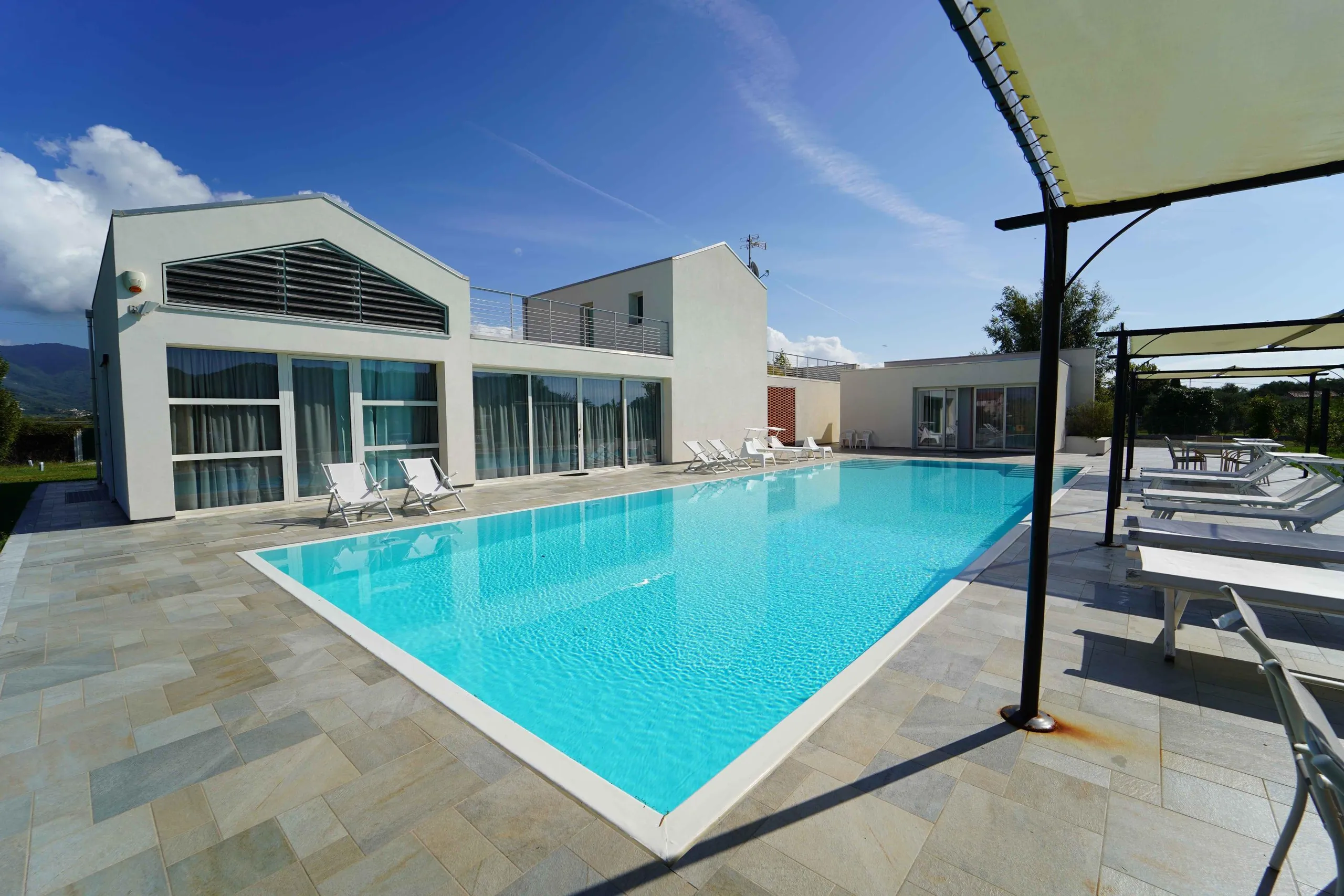 Scenic Ligurian Villa with Private Pool, and Mediterranean Gardens — photograph 4