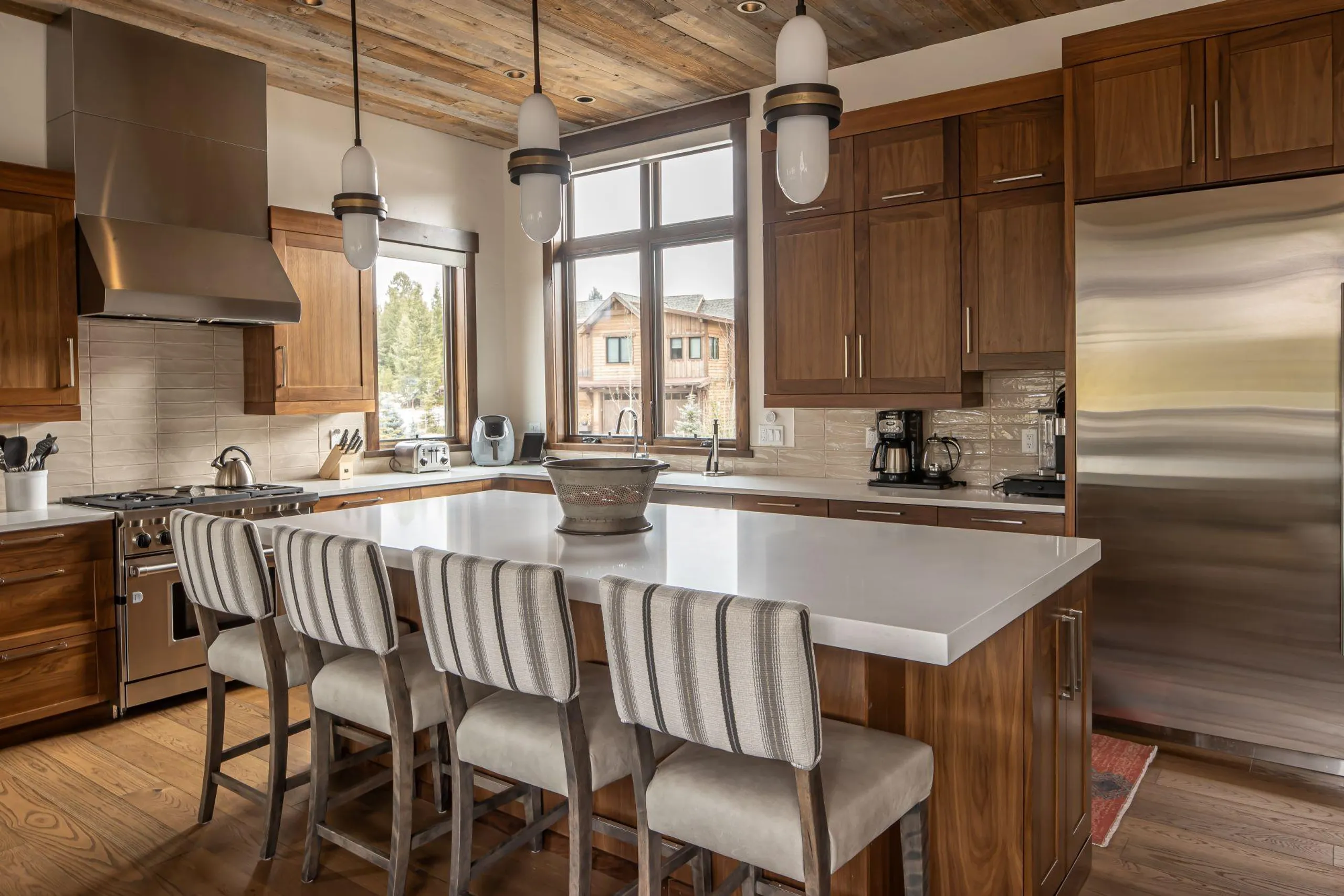 Serene Spanish Peaks Retreat with Jacuzzi, Fireplace and Firepit — photograph 9