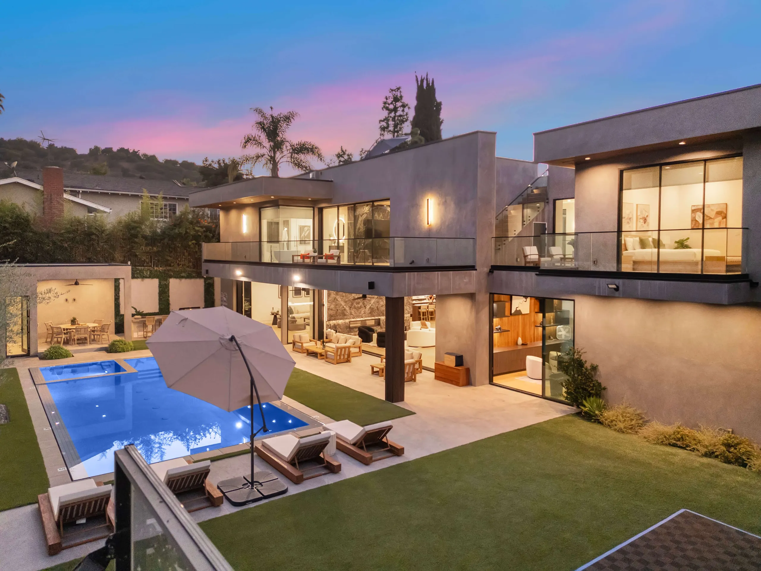 Ultra Modern LA Luxury Estate with Grand Pool and Entertainment Area — photograph 4