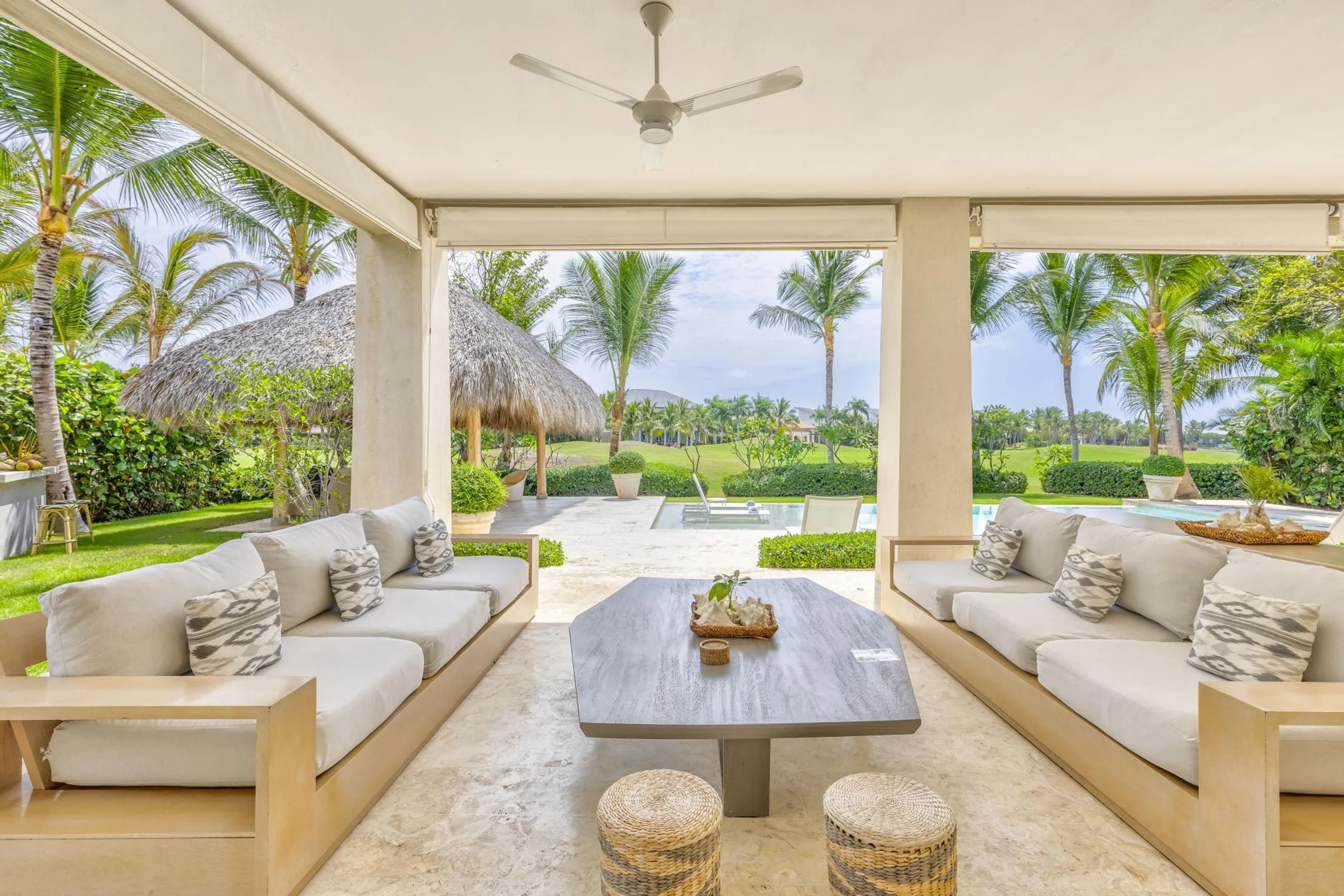Gleaming Caribbean Villa with Private Pool, Water Mirror Entry and Spacious Interiors — photograph 11
