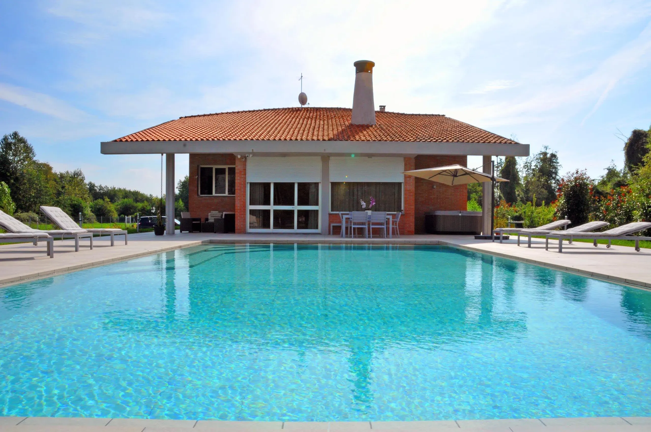 Spacious Tuscan Villa with Private Pool, Jacuzzi and Beach Proximity, Seravezza