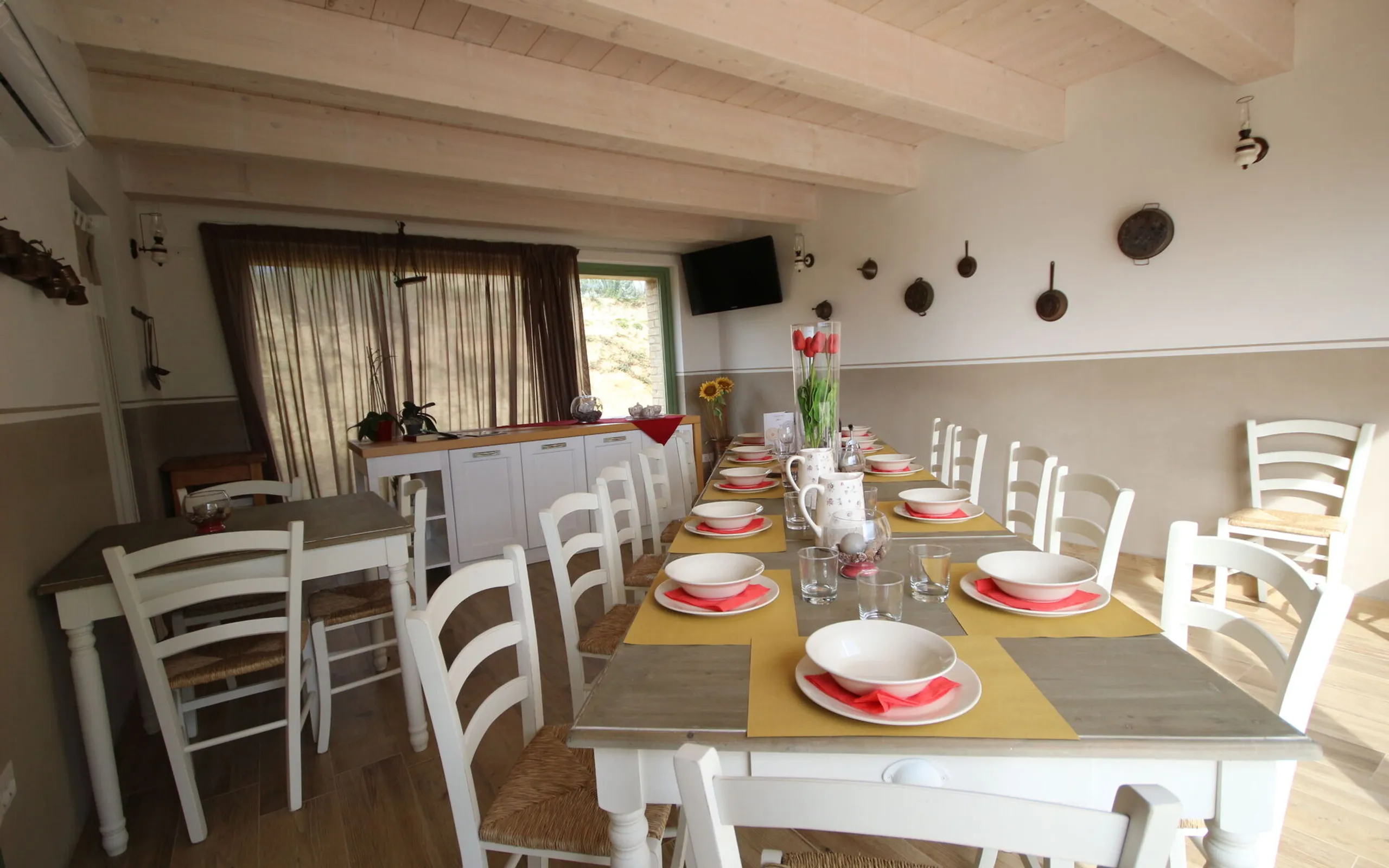 Enchanting Countryside Villa with Private Pool and Greenery Views — photograph 10
