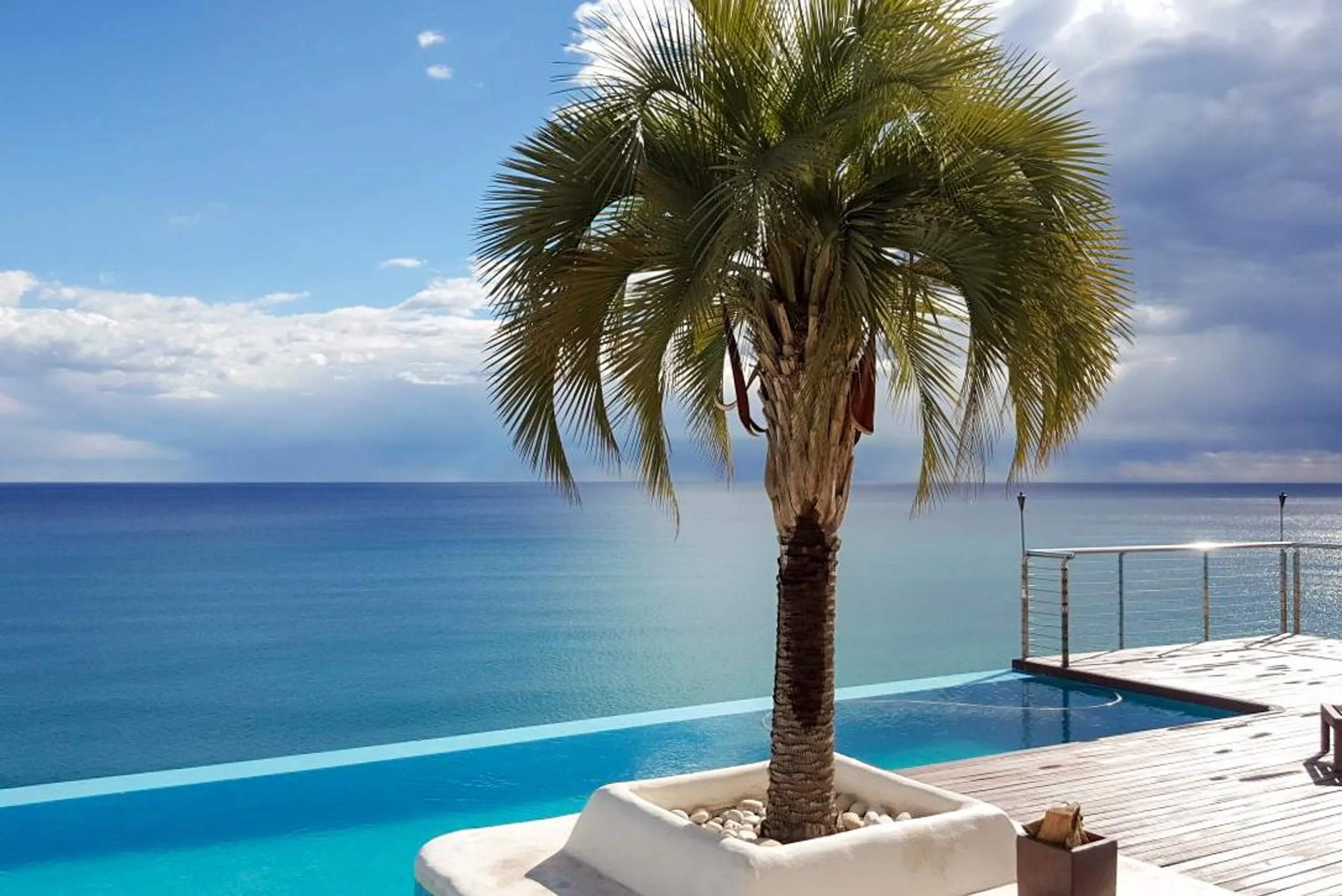 Clifftop Luxury Villa with Infinity Pool and Breathtaking Sea Views in Villajoyosa — photograph 5