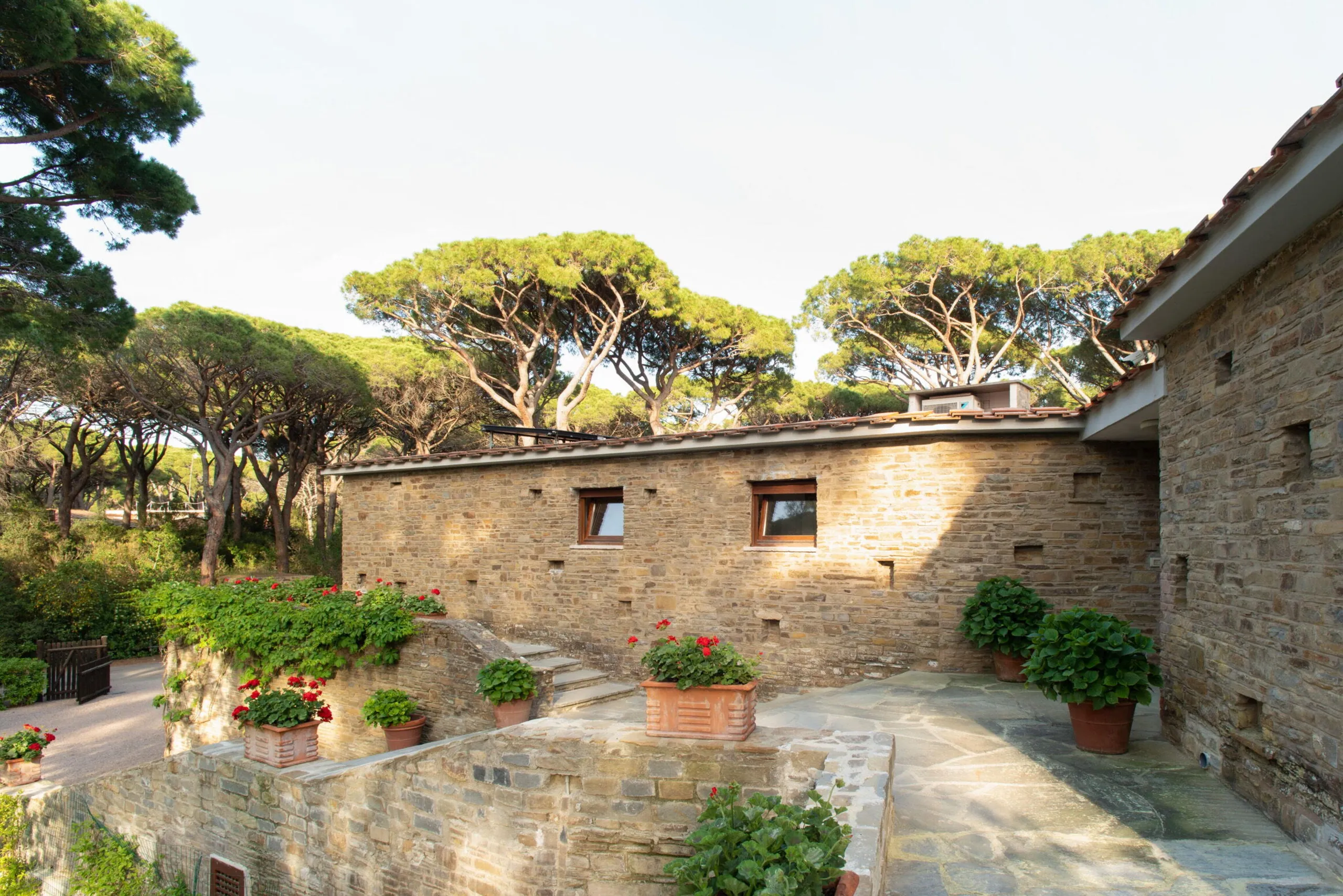 Gleaming Roccamore Estate with Private Pool and Lush Gardens — photograph 6