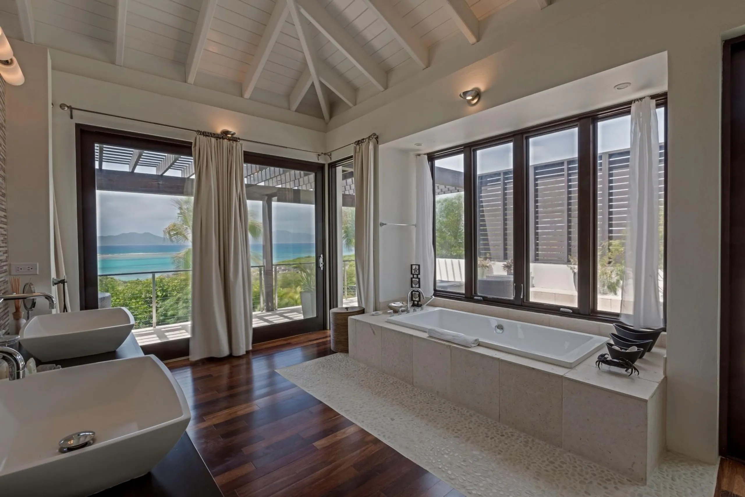 Pocket Listing: Refreshing 4-bedroom Villa With Caribbean Sea Views — photograph 12