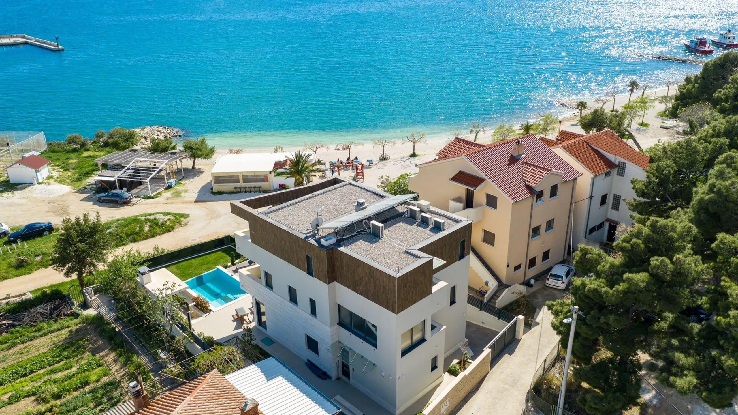 Beautiful 5-star 6-BR Villa with Heated Infinity Pool — photograph 5