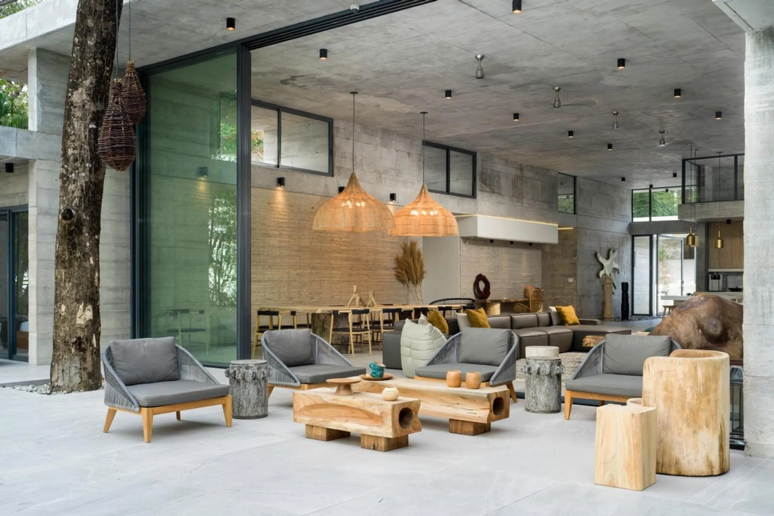 Ultra-Modern Hippie Chic Beachfront Estate with Infinity Pool — photograph 3