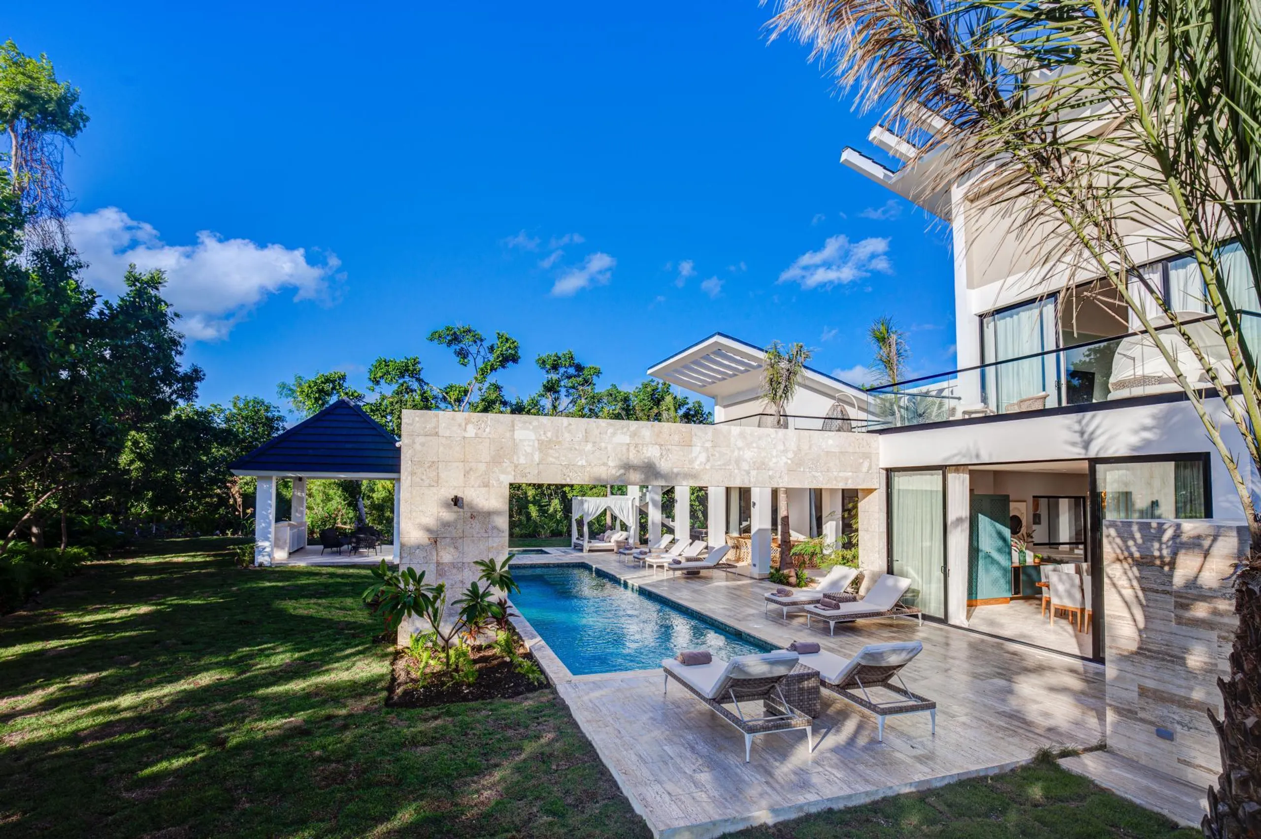 Radiant Modern Styled Villa with Private Pool in Punta Cana Resort — photograph 3