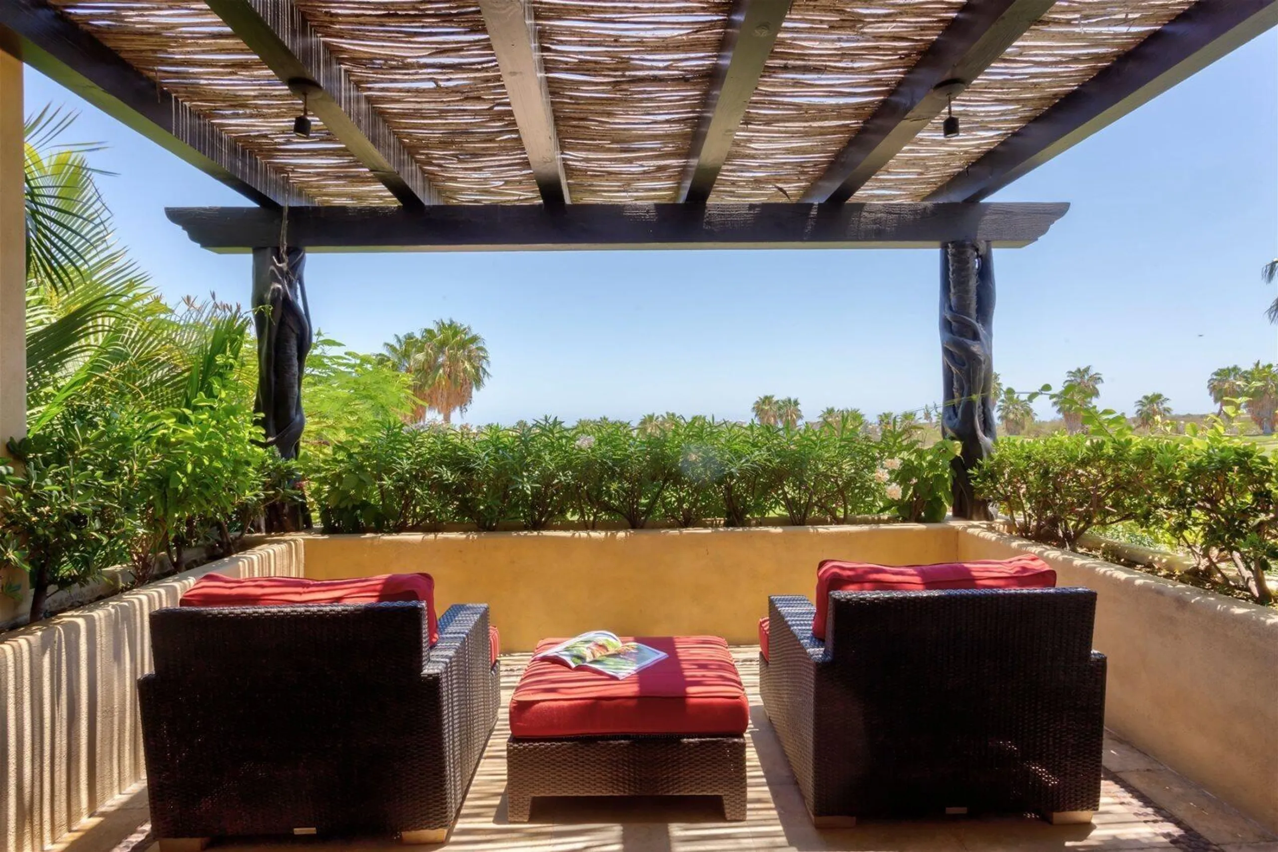 Majestic View Estate with Infinity Pool overlooking the 12th Hole Golf Course — photograph 12