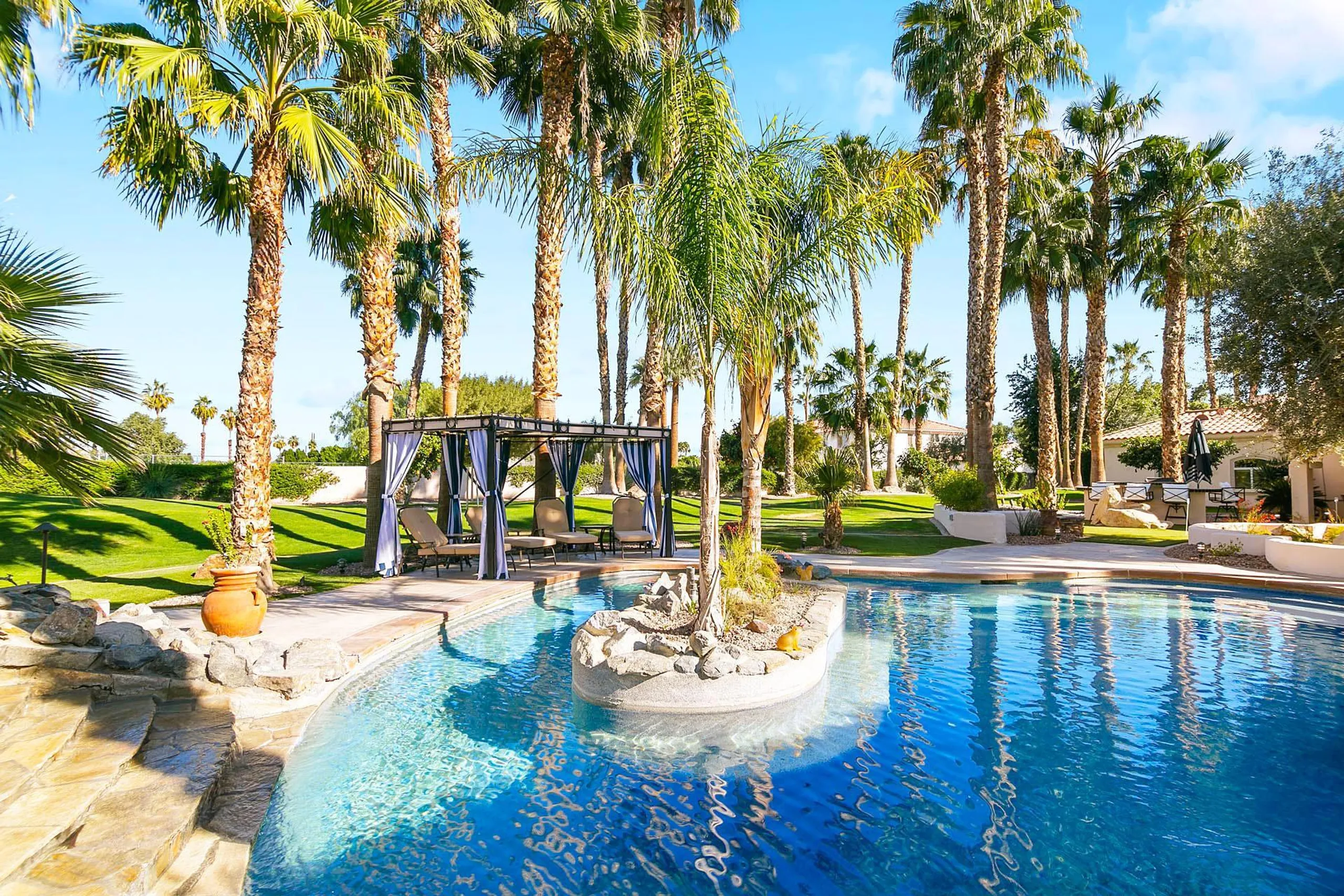 Regal Resort-Style Villa with Tropical Pool and Cabana — photograph 2