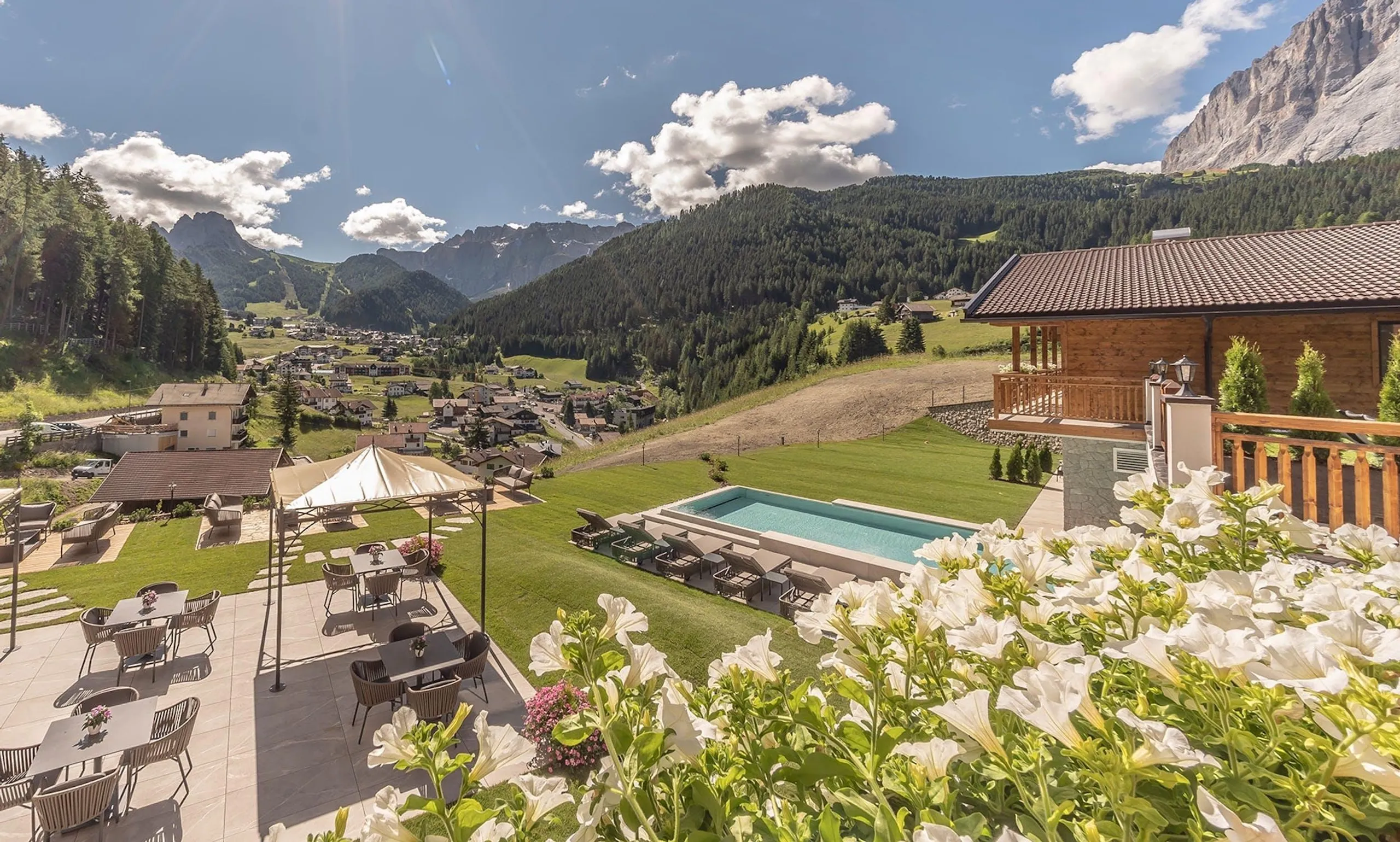 Majestic Chalet in Alps with Private Pool and Dolomite Views — photograph 2