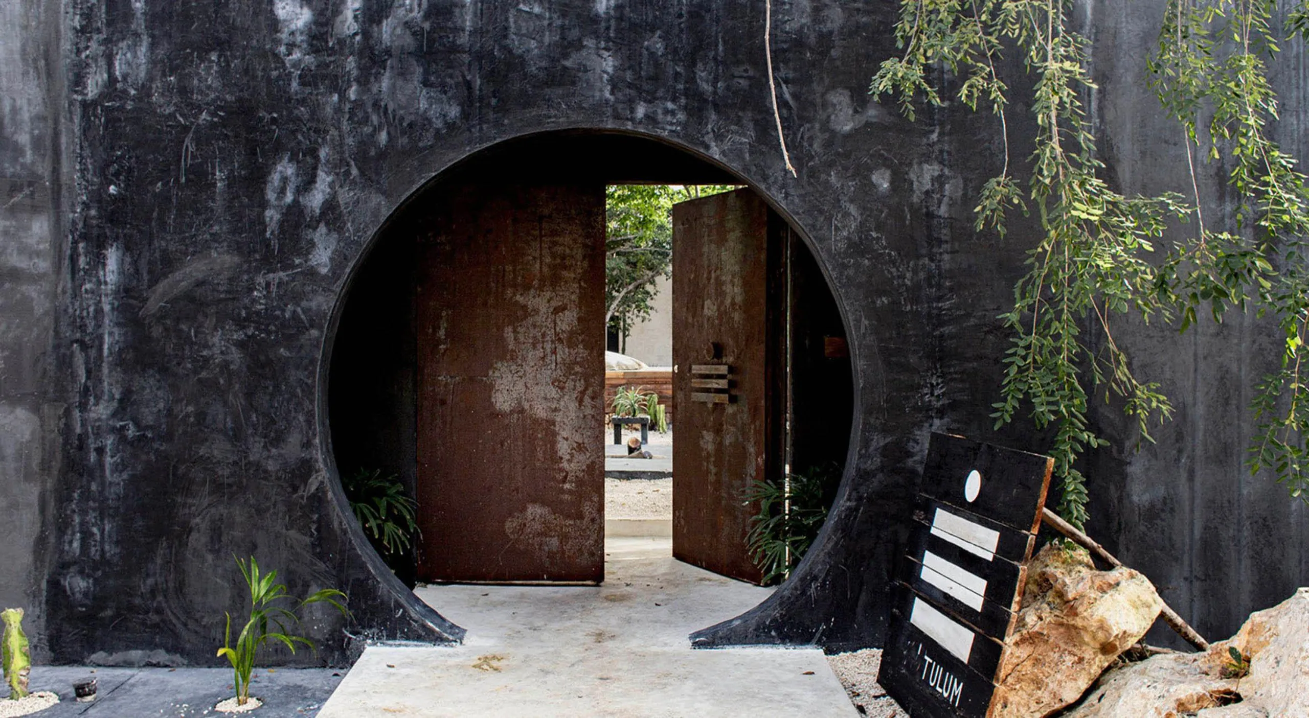 Refined Ultra-Eco Architectural Tulum Estate with Zero Edge Pool — photograph 2