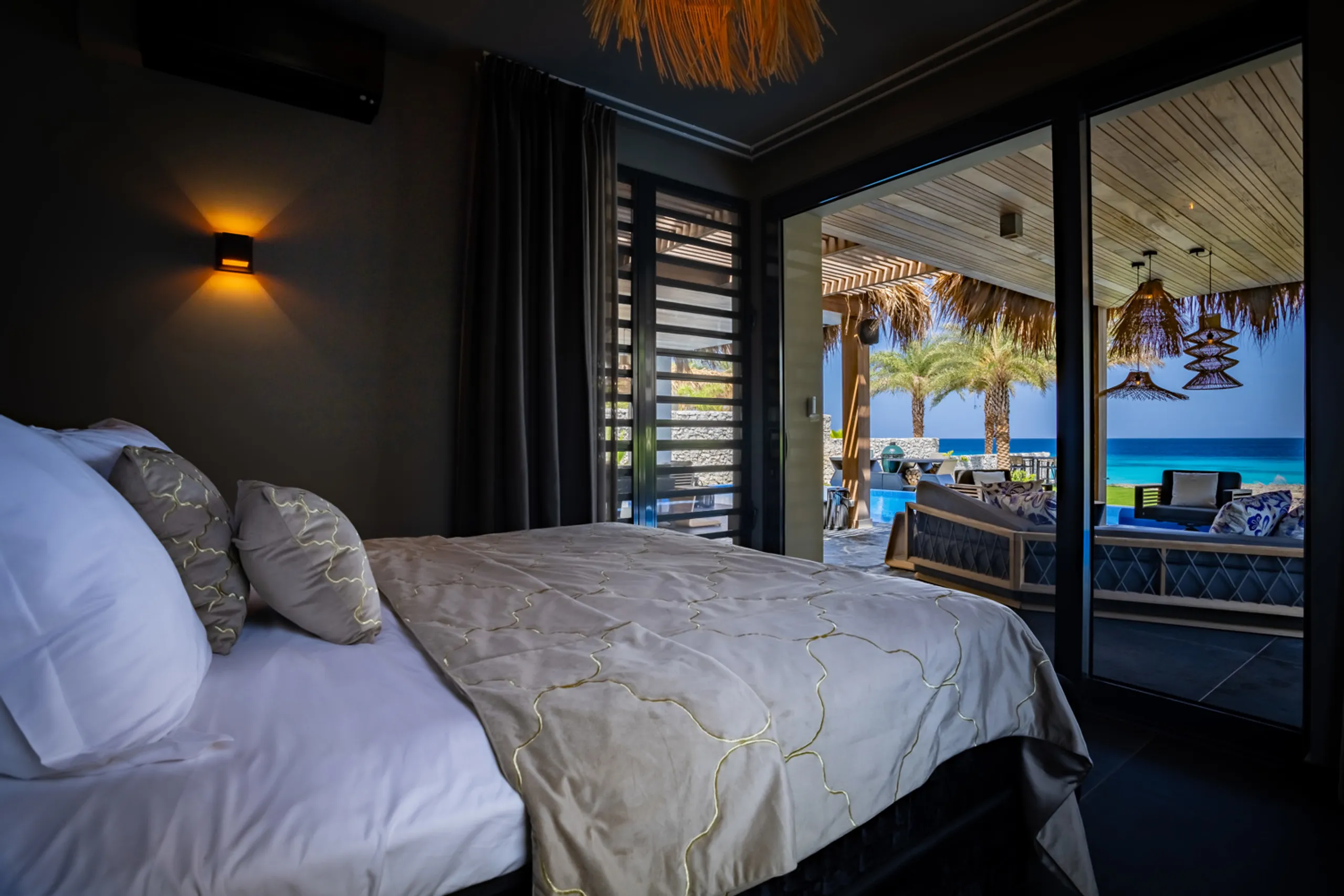 Tranquil Seafront Villa with Private Magnapool and Spacious Terrace — photograph 8