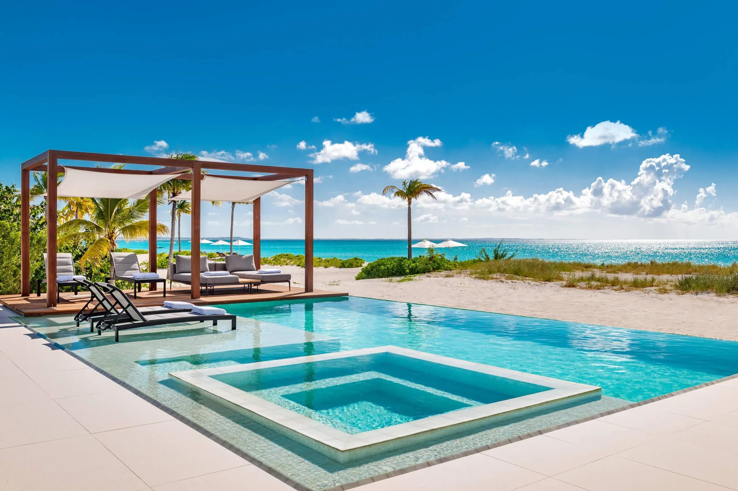 Oasis of Elegance and Serenity Luxe Villa on Grace Bay — photograph 4