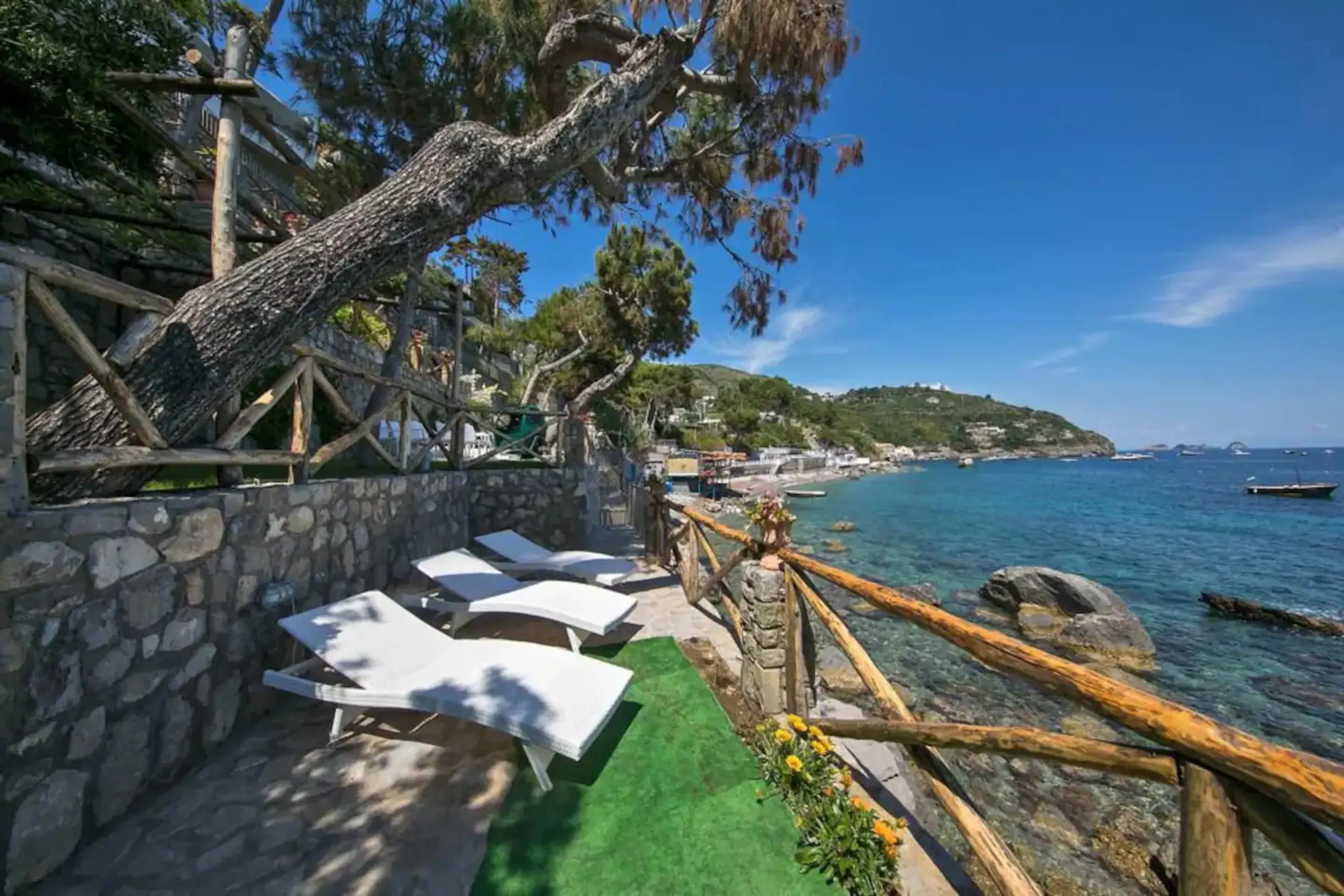 Astounding Amalfi Coast Villa with Infinity Pool — photograph 2
