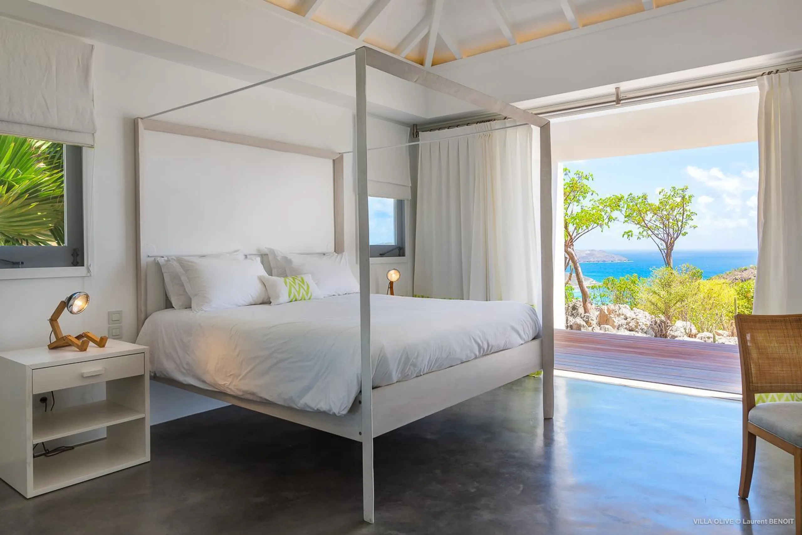 Lavish Gouverneur Oceanview Villa with Infinity Pool and Patio Dining — photograph 9
