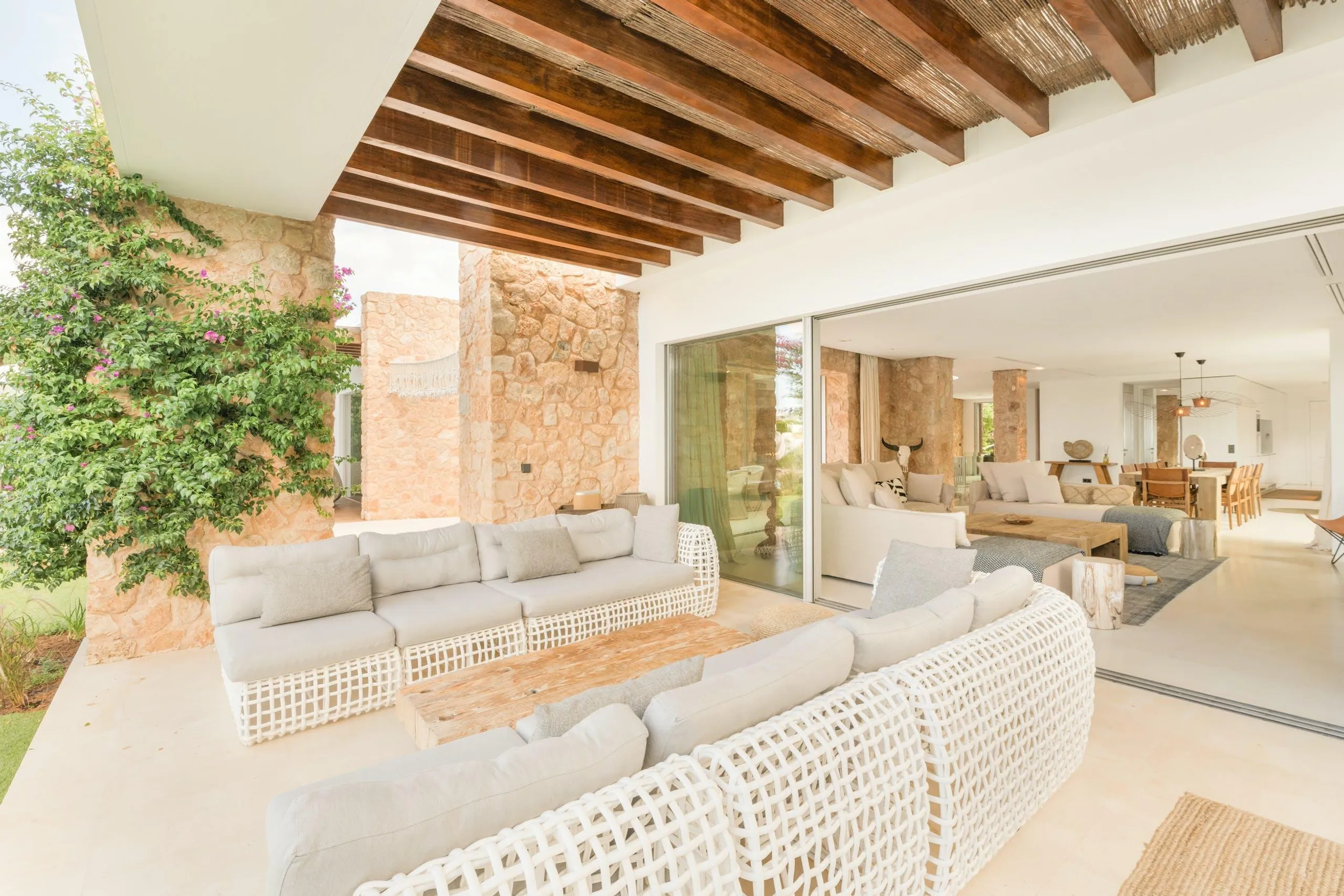 Chic San Jose villa with Crystalline Pool, Gazebo, and Dining Al-Fresco — photograph 8
