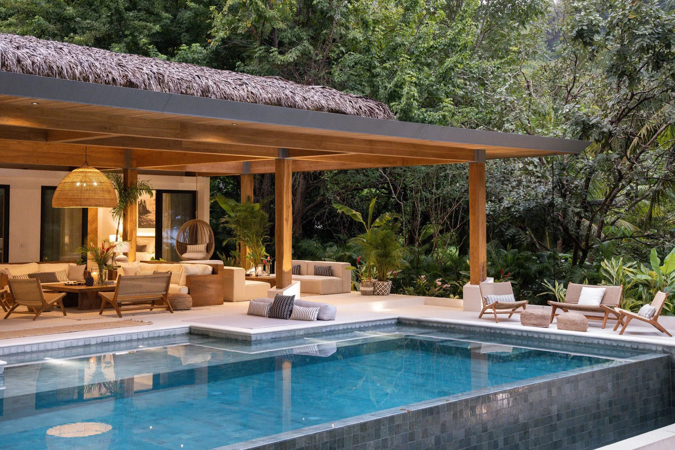 Stunning Beachfront Villa with Private Pool and Ocean Views — photograph 6
