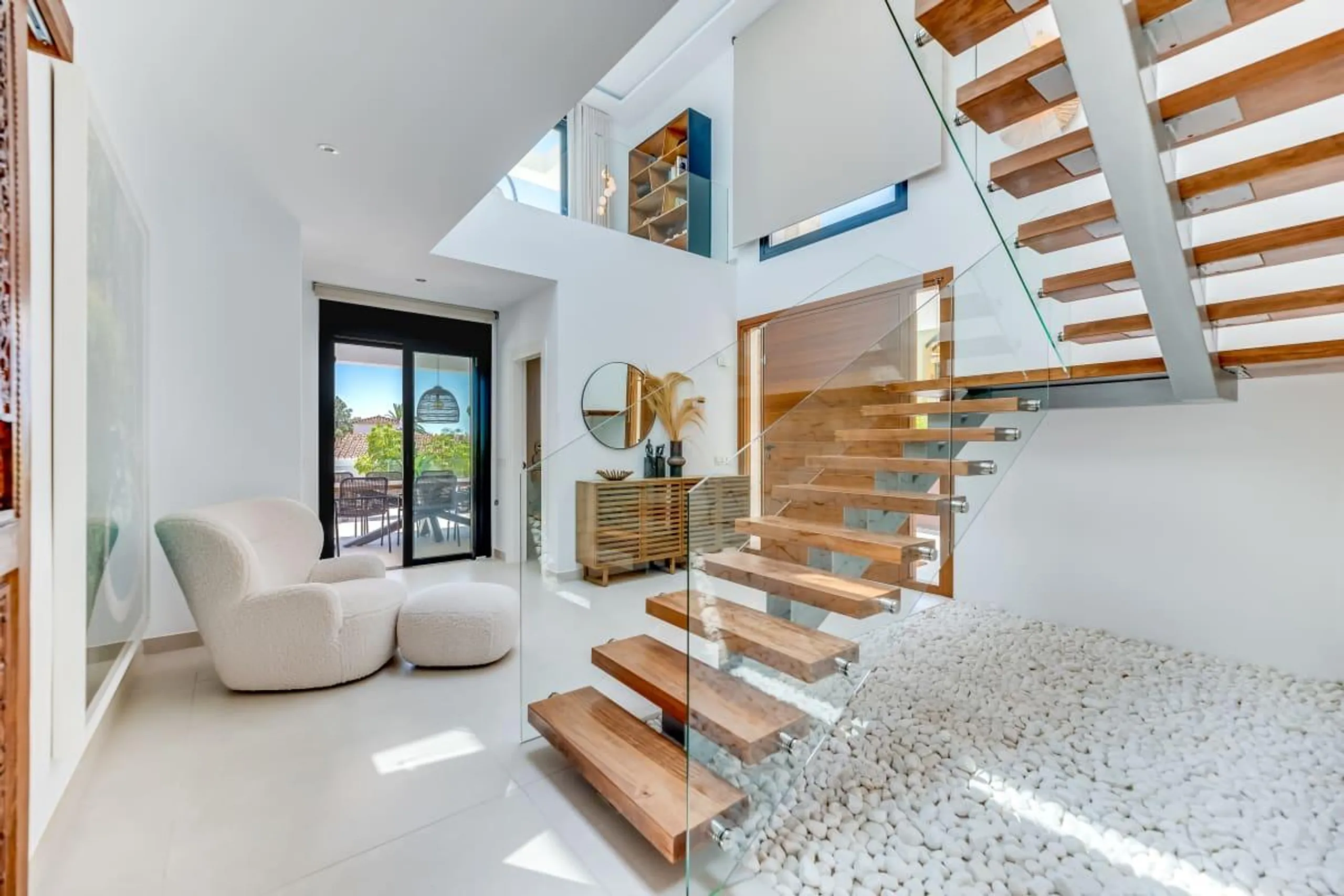 Contemporary Modern Estate with Private Pool and Breathtaking Panoramic Views — photograph 11