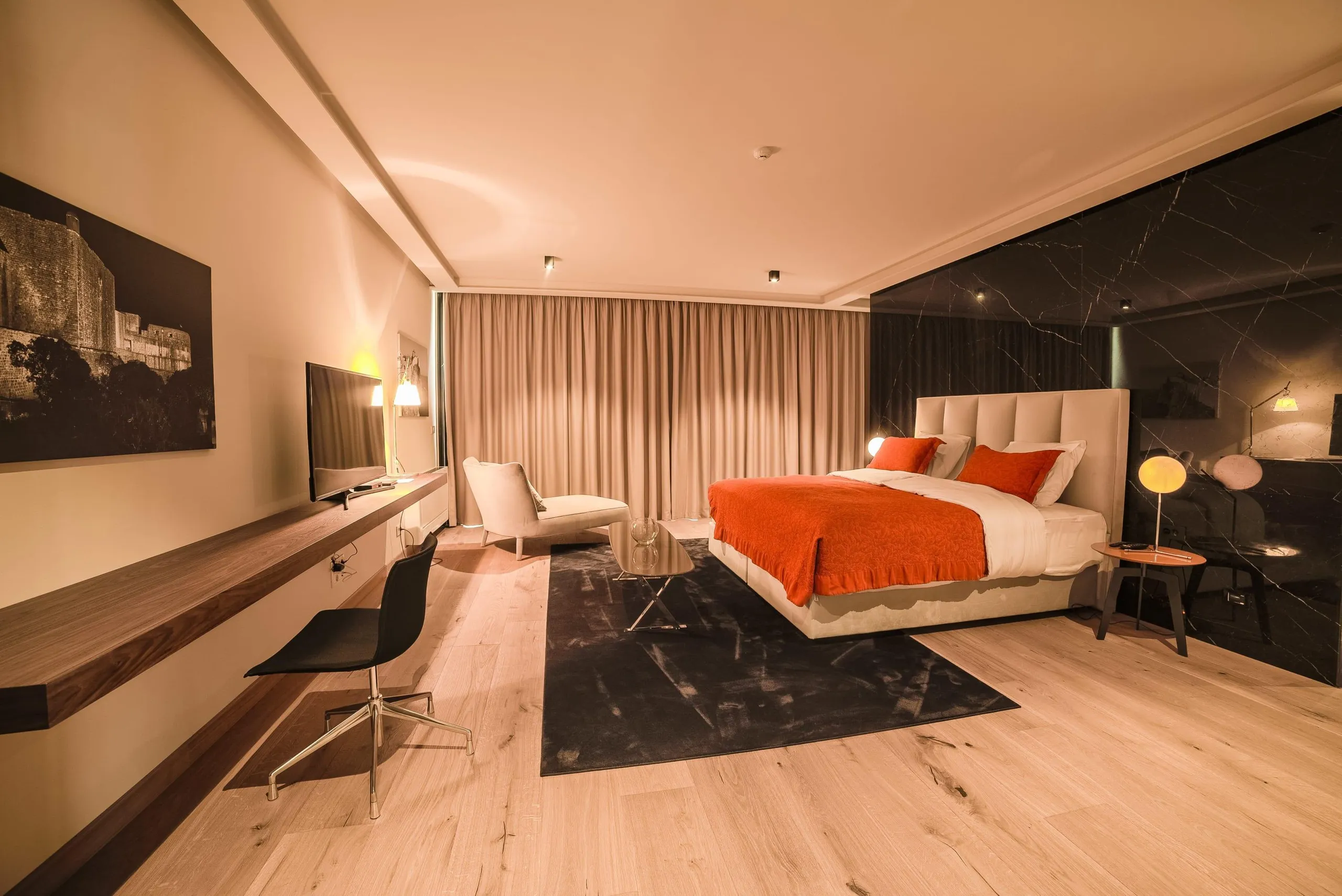 Lavish Waterfront Villa with Beach Access — photograph 12