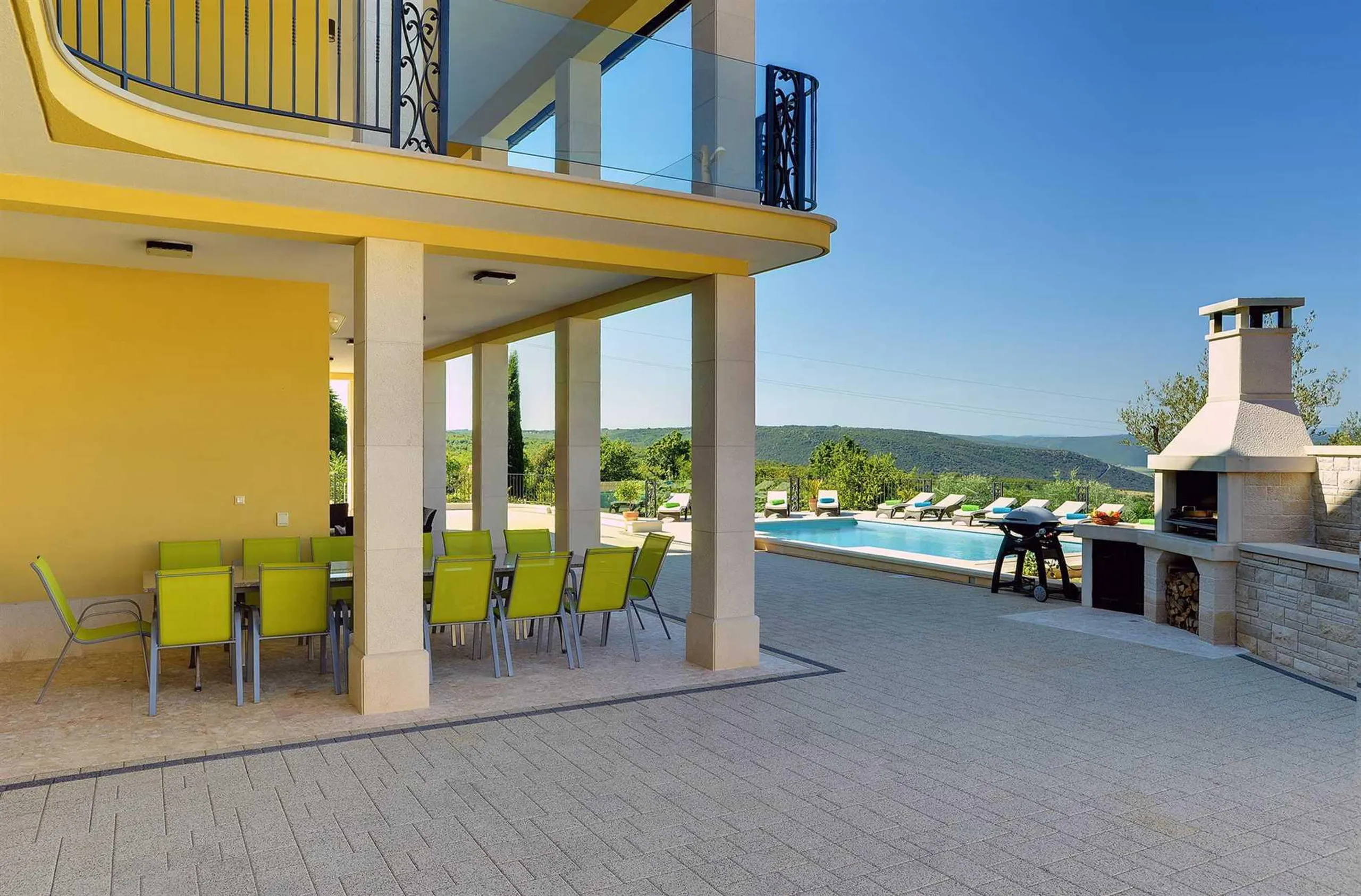 Gleaming 7Bedroom Villa with Private Pool, Sea and Island Views — photograph 9