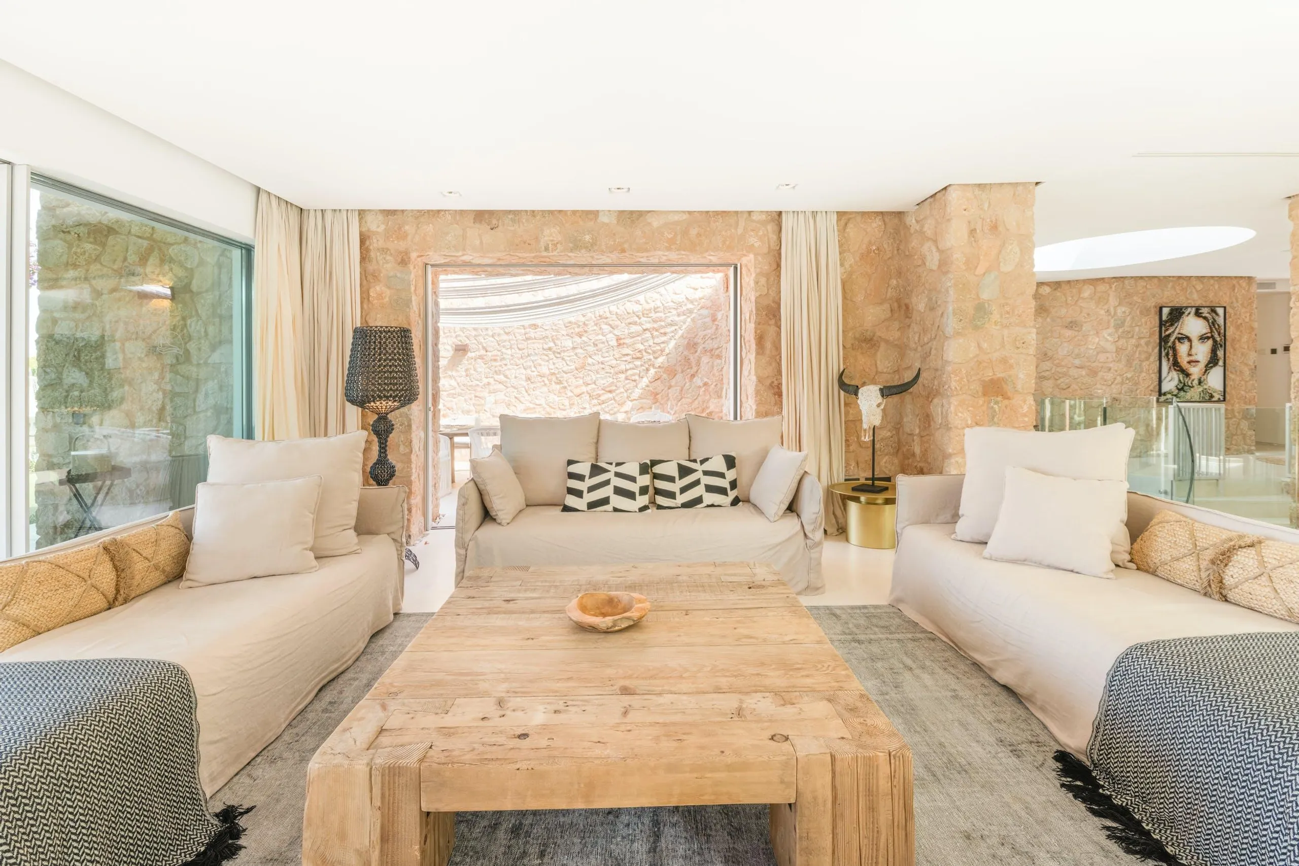 Chic San Jose villa with Crystalline Pool, Gazebo, and Dining Al-Fresco — photograph 12