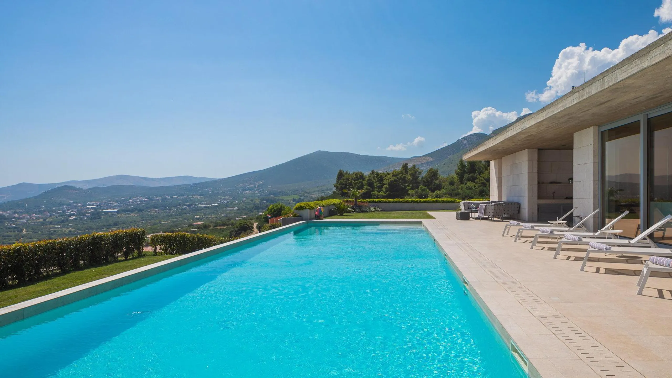 Sensational  Modern Villa with Private Pool and Panoramic Sea Views — photograph 10