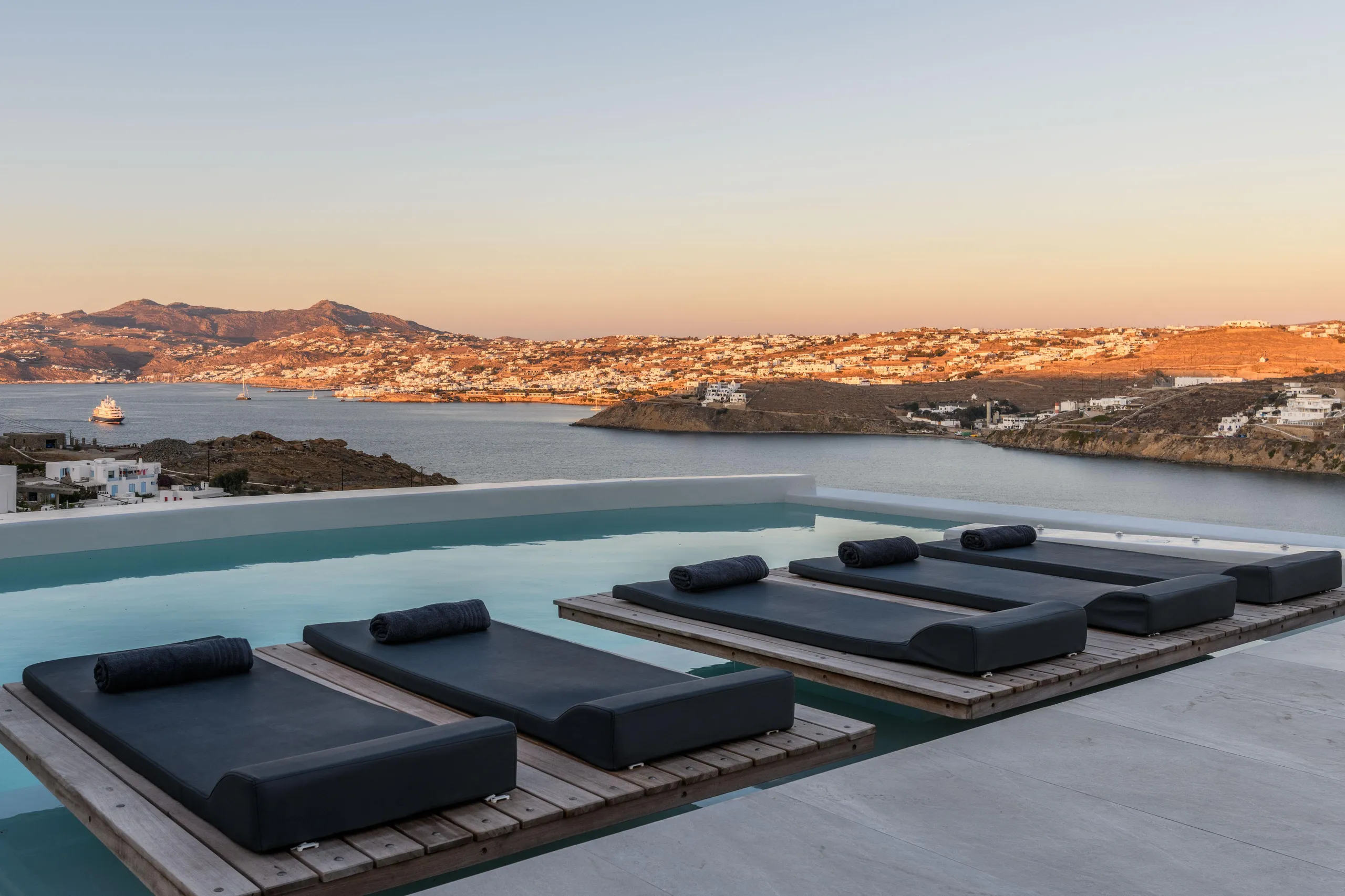 Unforgettable Vacation at this Exquisite Holiday Villa with Pool and Views in Ornos — photograph 12