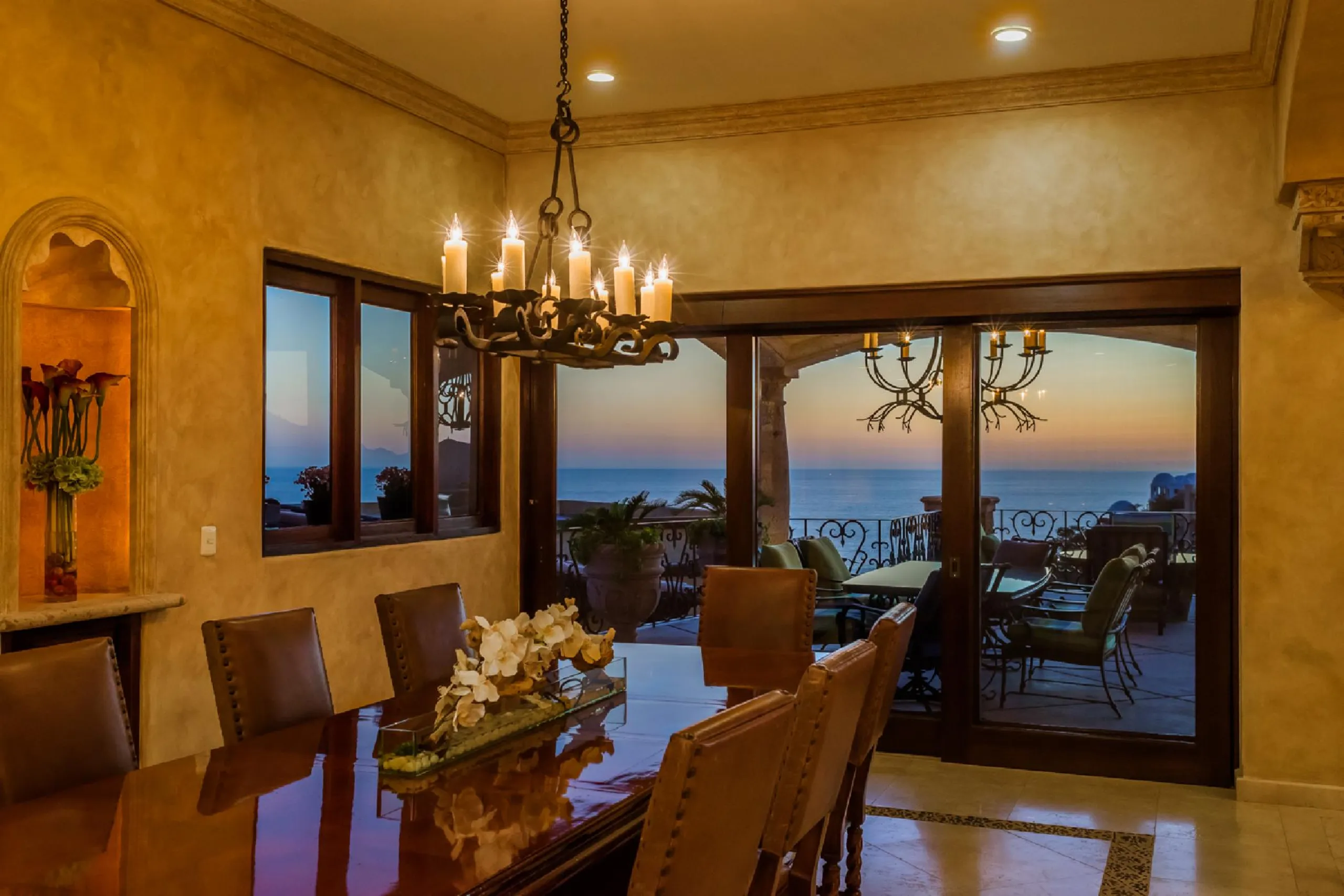 Mexican Colonial Los Cabos Estate with Infinity Pool and Ocean Views — photograph 9