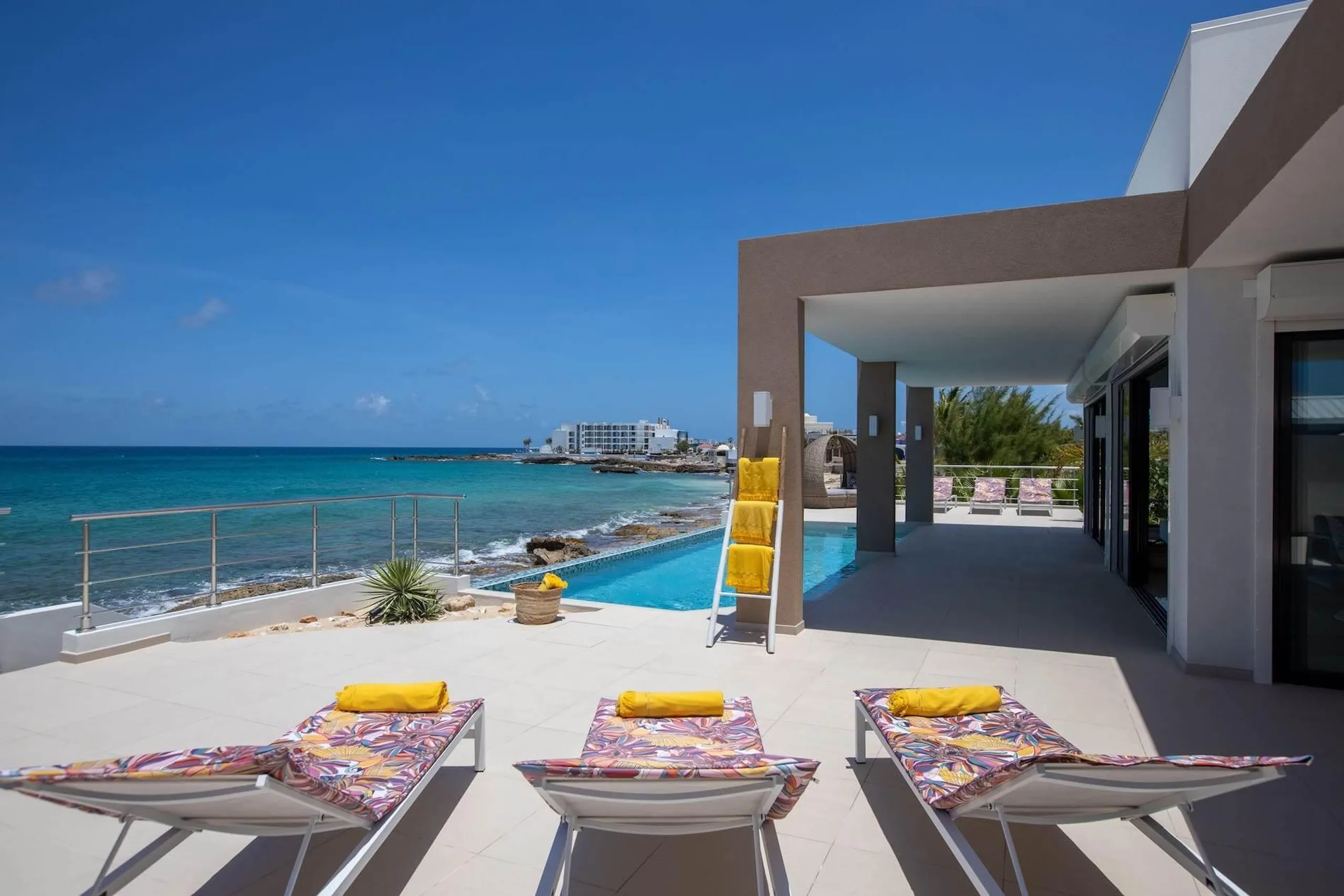 Luxury Beacon Hill Villa with Stunning Sea Views and Private Pool — photograph 8