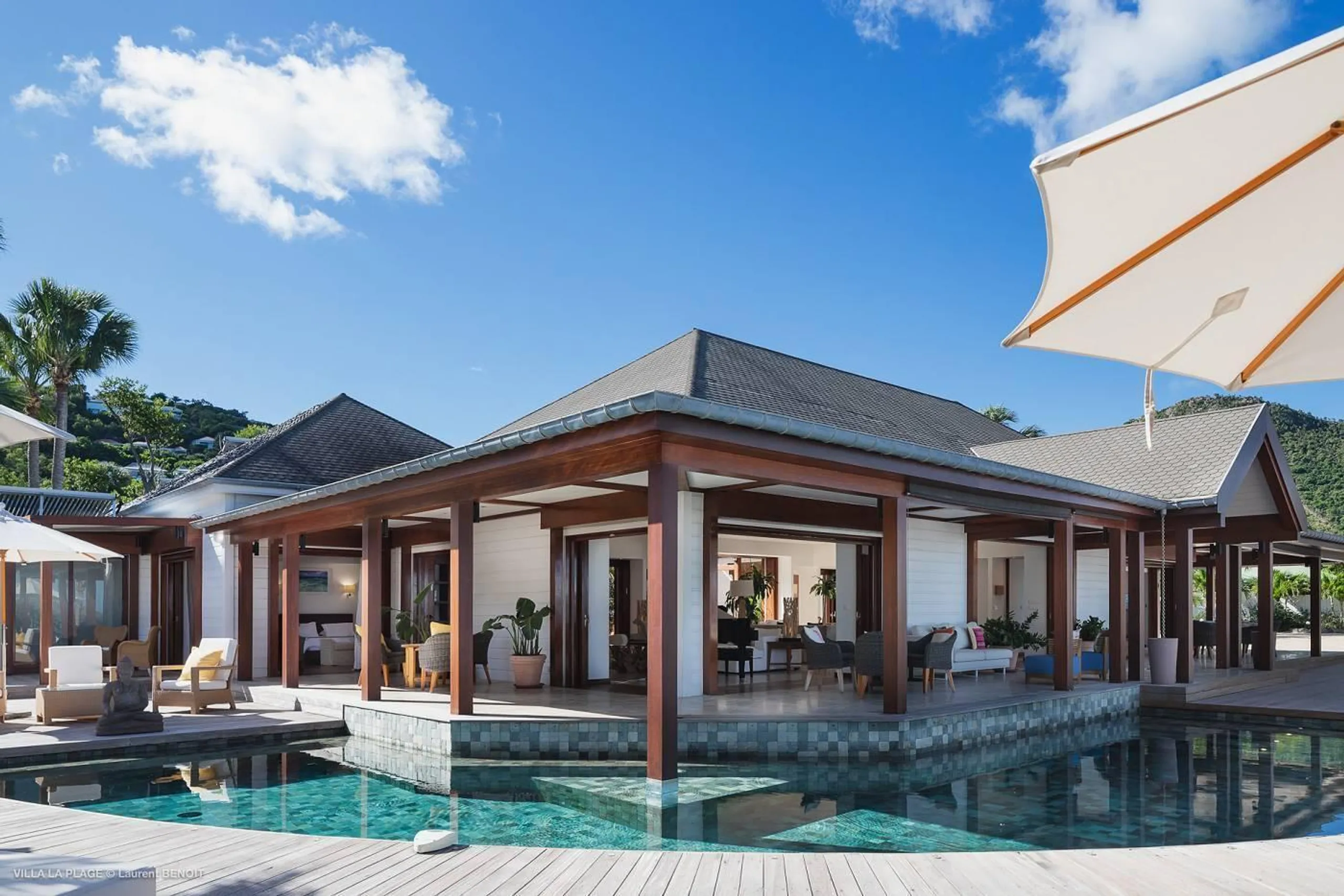 Lorient Beachfront Glamorous Seaside Villa with Private Pool — photograph 2