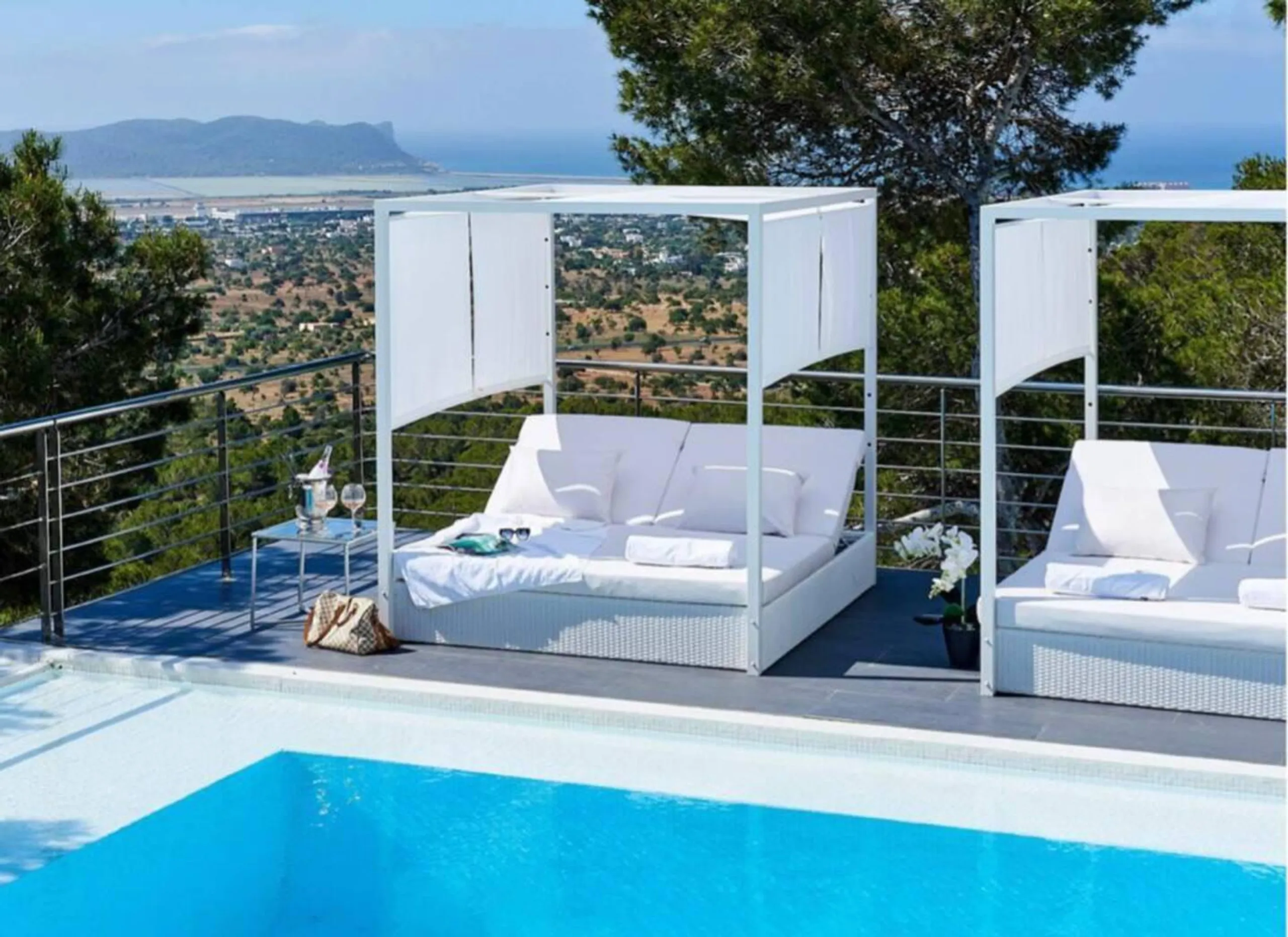 Tranquil Spacious Villa with Private Pool and Old Ibiza Town Views — photograph 8
