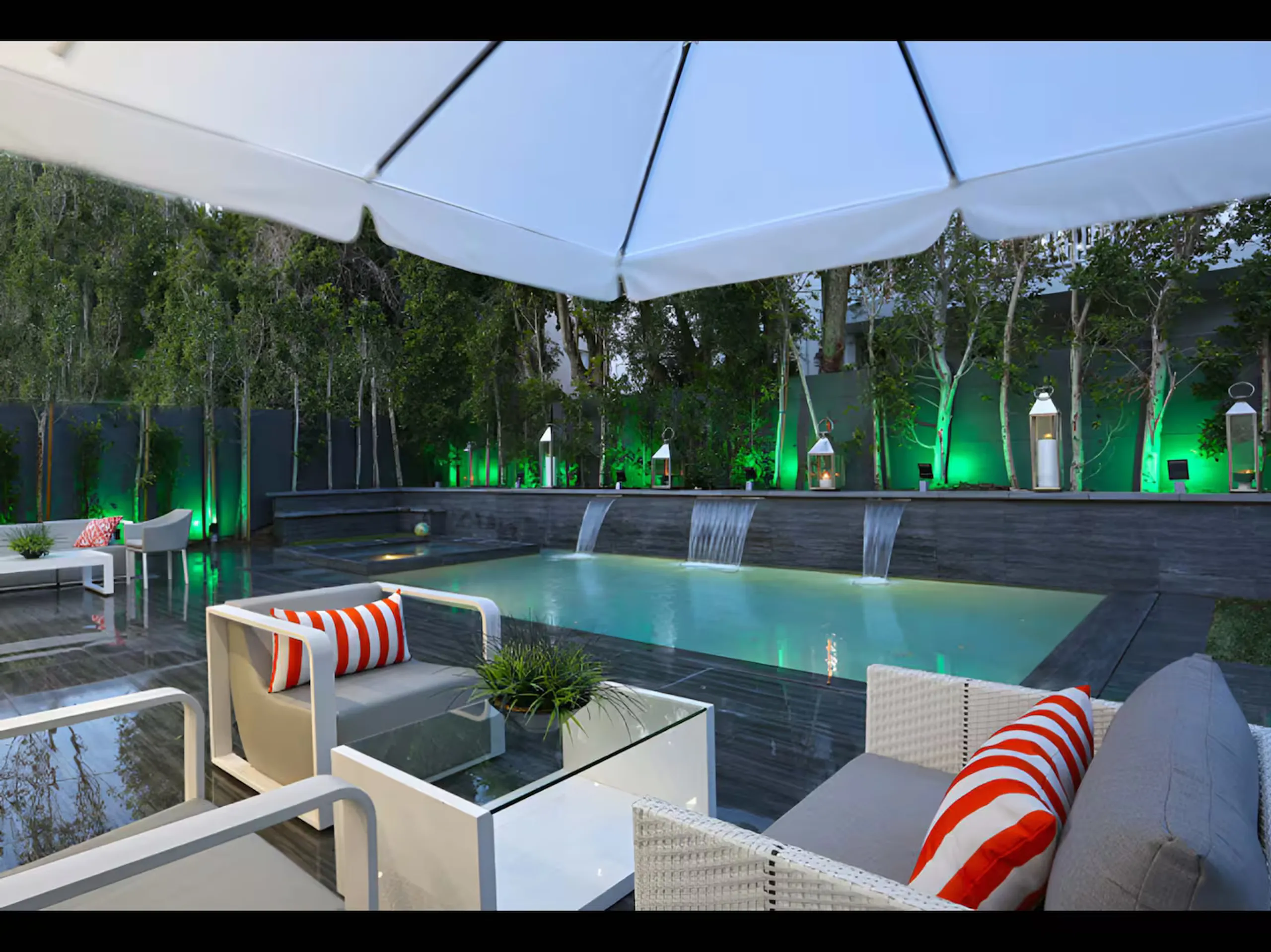 Modern Luxe Melrose Oasis with Private Pool and Rooftop — photograph 3
