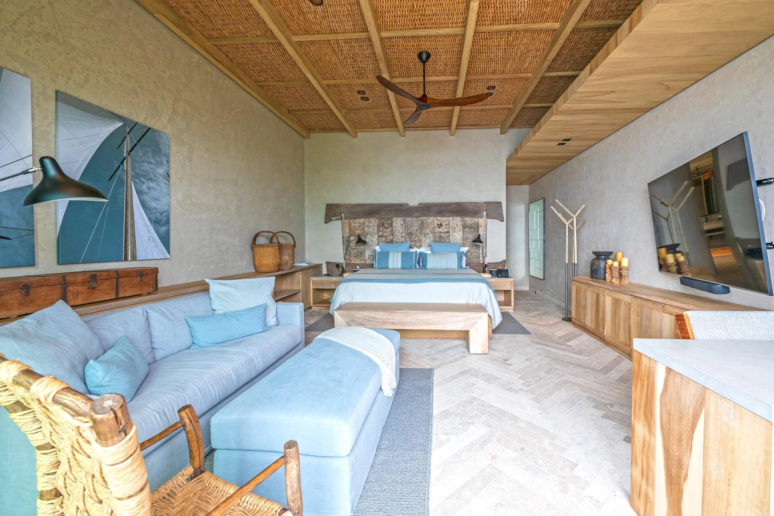 Beautiful Oceanfront Luxe Estate, with Infinity Pool Overlooking Litibu Bay — photograph 10