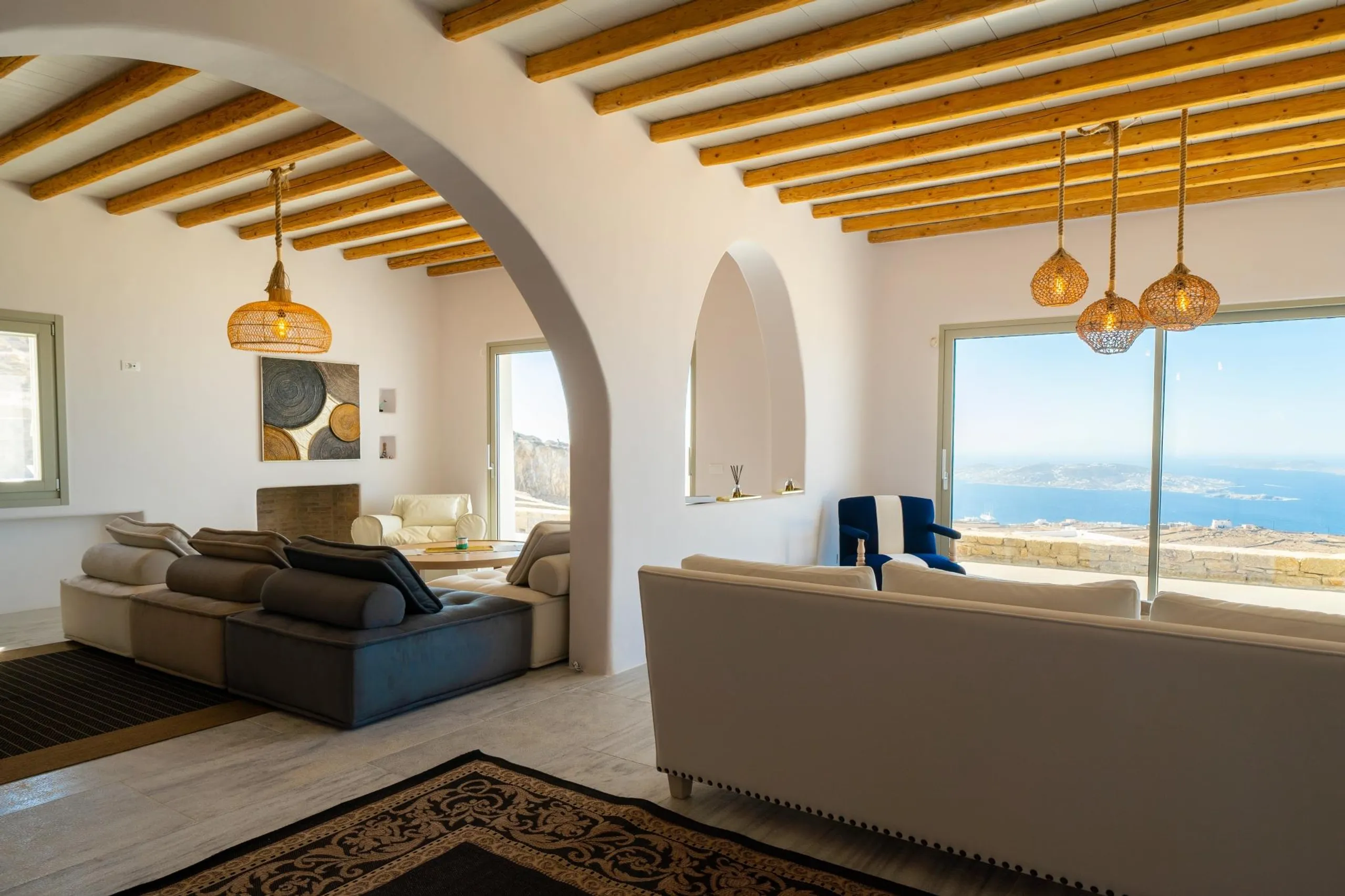 Exquisite Mykonos Estate with Infinity Pool and Ocean Views — photograph 8