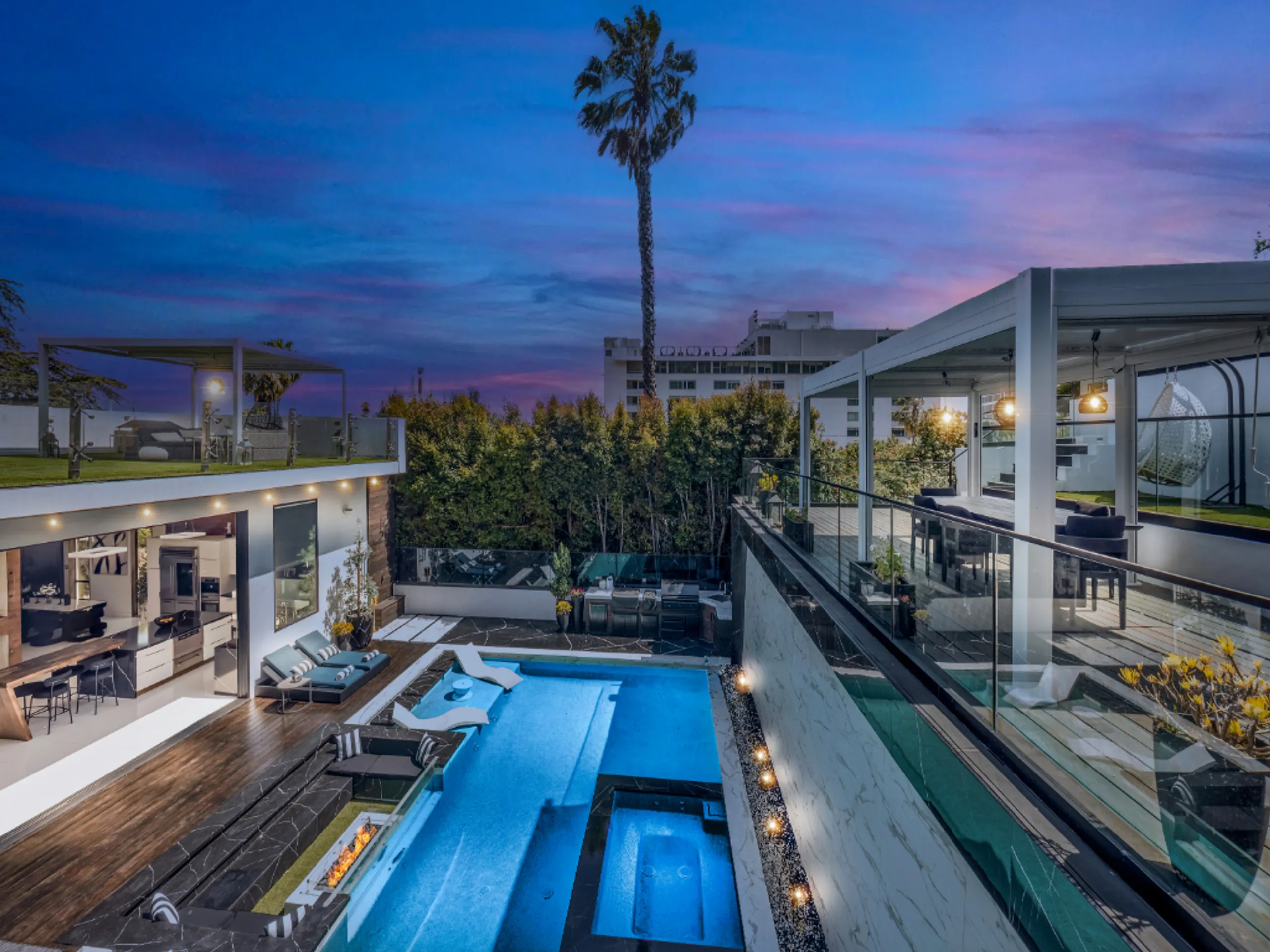 Regal 4BR Hollywood Villa with Amazing Amenities, West Hollywood