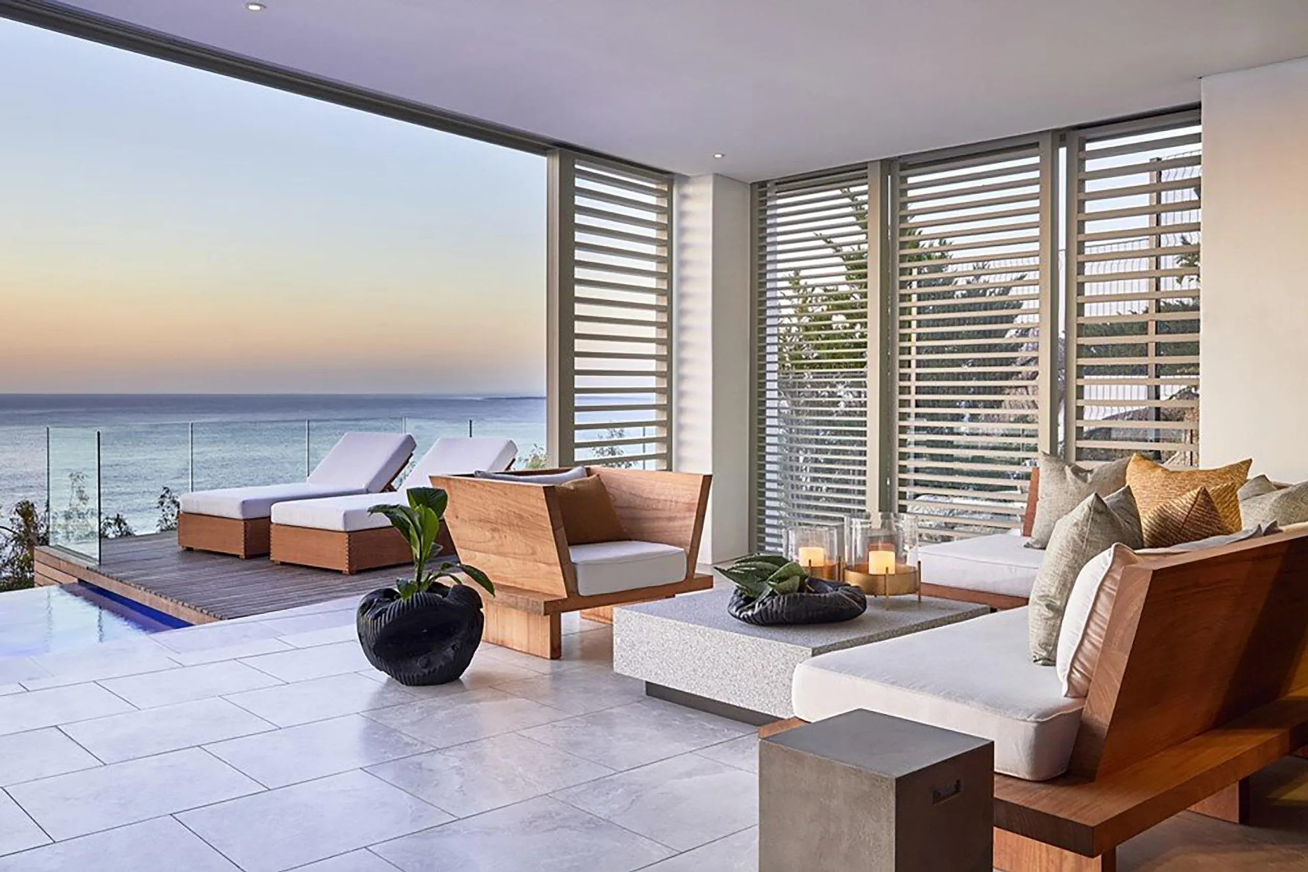 Ultimate Comfort Unveiled Ocean View and Panoramic Mountain Vistas — photograph 5