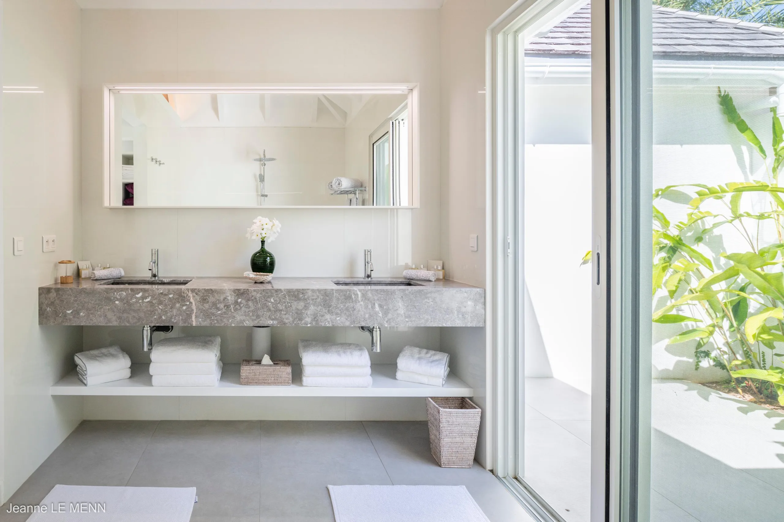 Superb Seaside Villa with Private Pool and Stunning Ocean Views — photograph 9