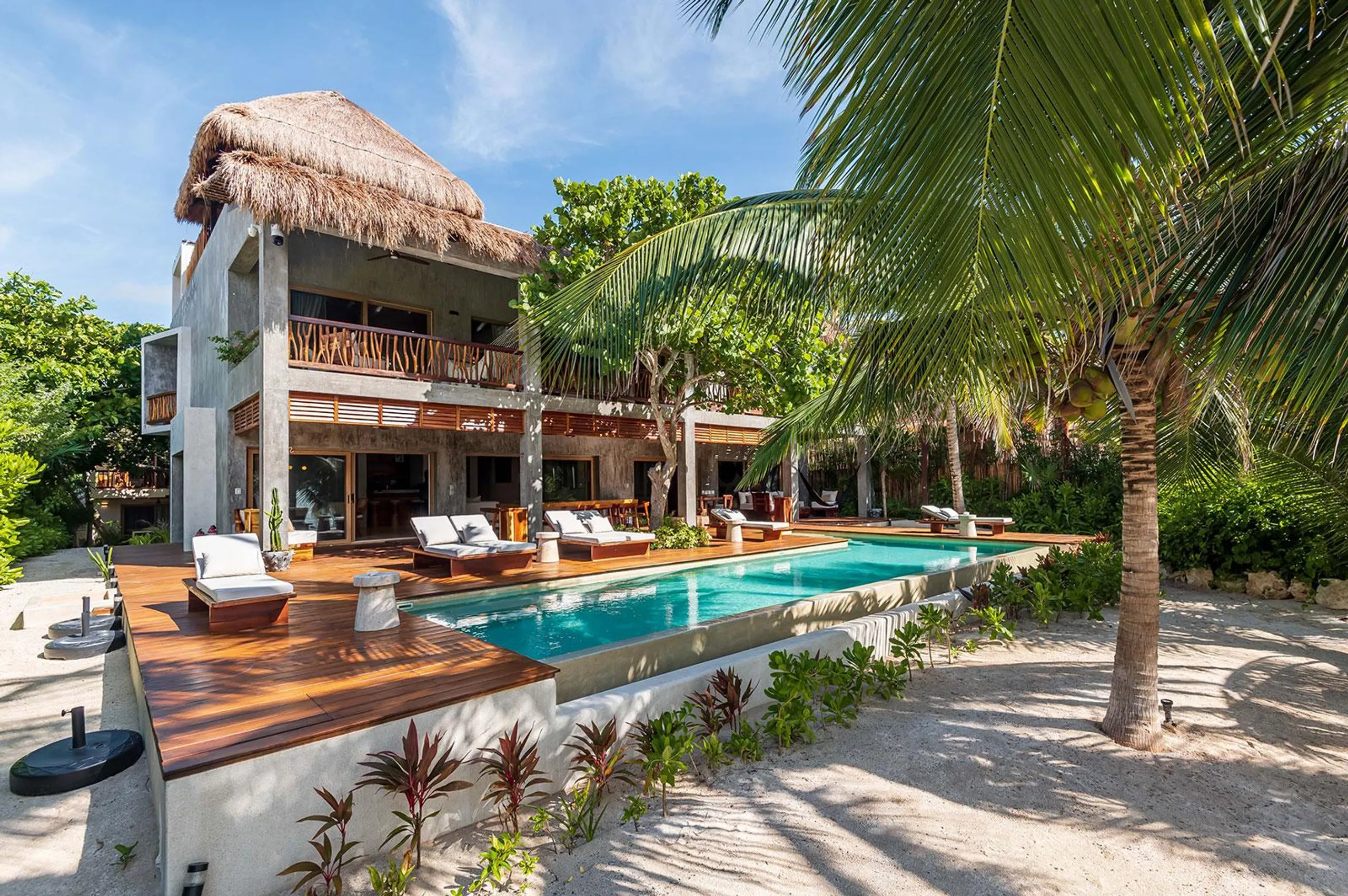 A Majestic Retreat with Pool, Mountain Vistas, and Oceanfront Splendor VILLAWAY® — photograph 5