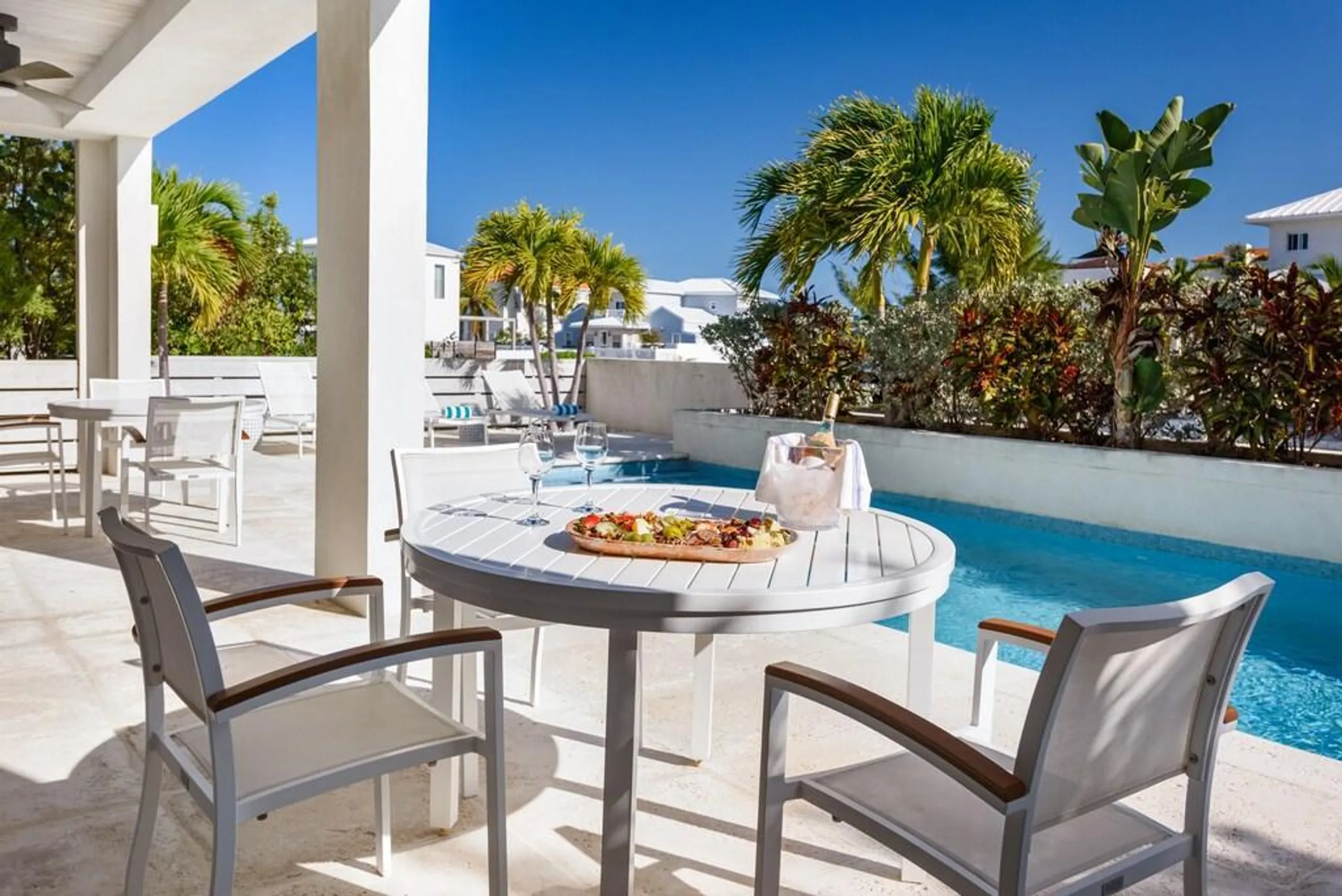 Side by Side Canal Front Dual Homes with Private Pools and Boat Dock — photograph 9