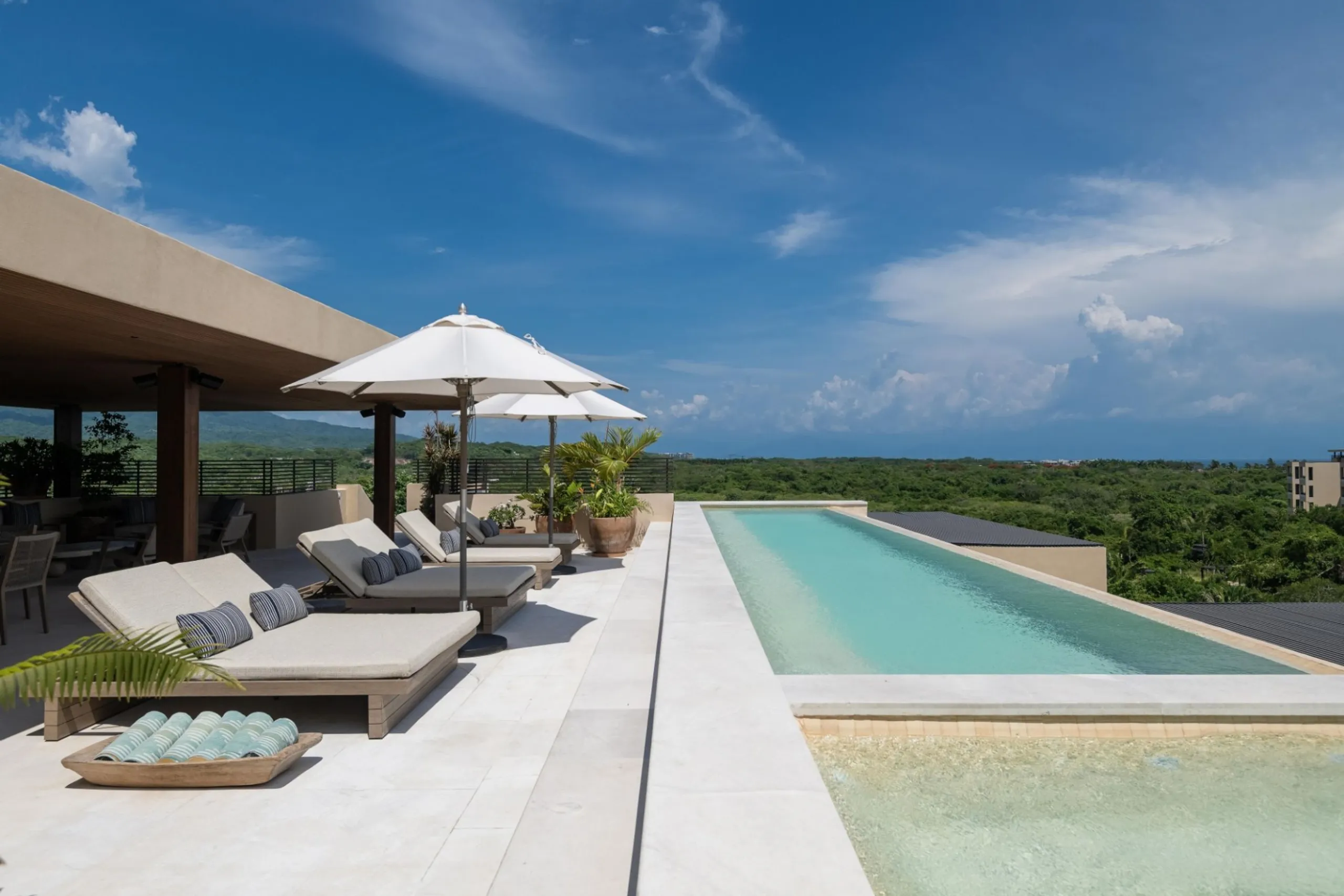 Majestic Oceanview Villa with Dual Infinity Pools & Panoramic Terrace — photograph 2