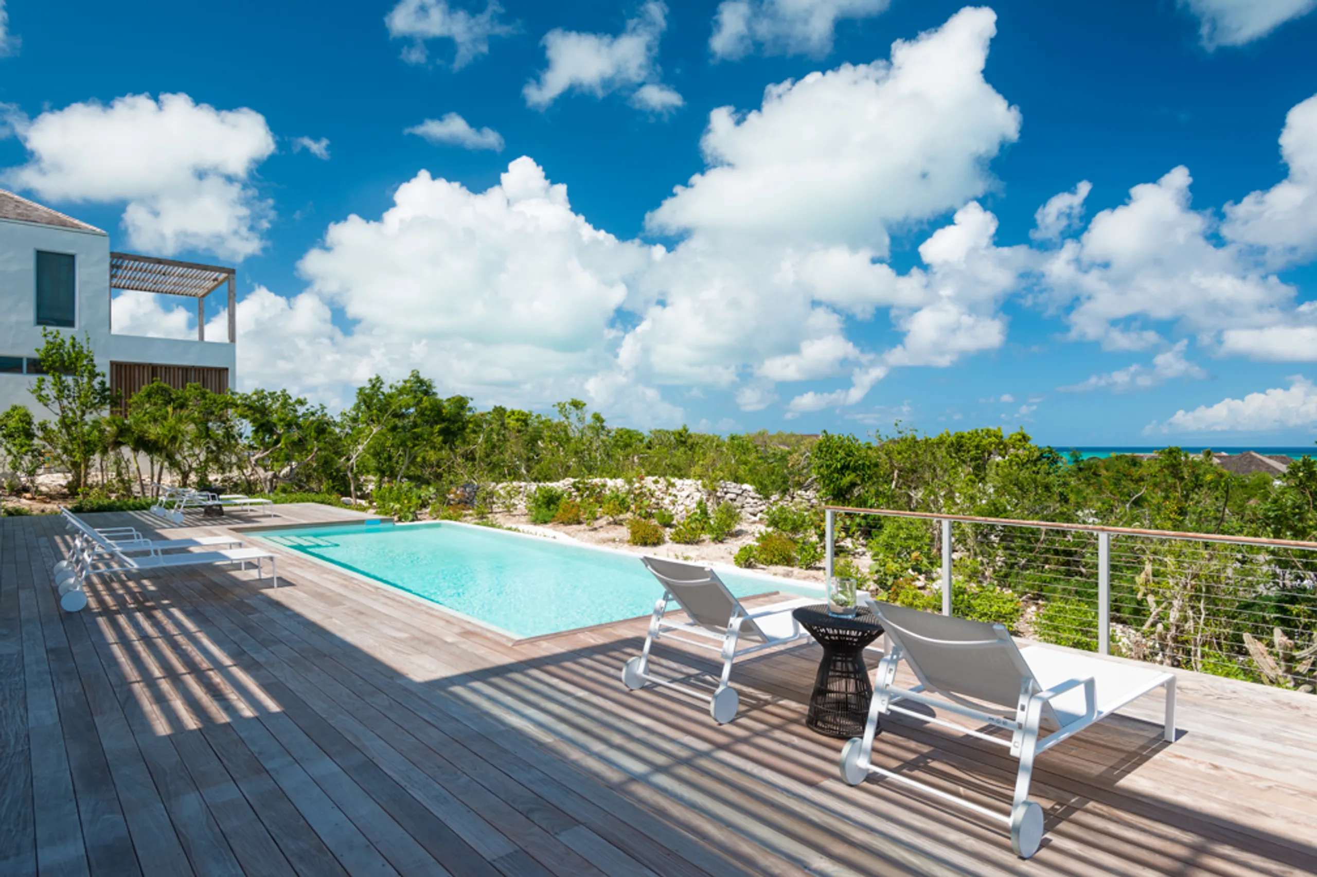 Invigorating Contemporary Ocean View Villa with Private Infinity Pool — photograph 4