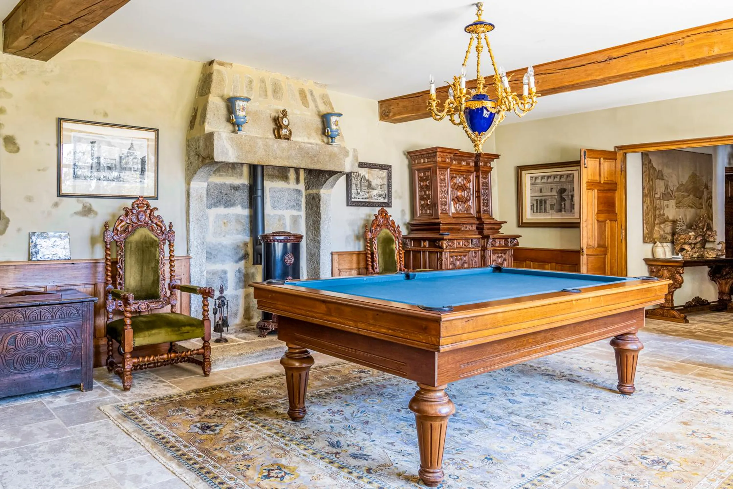 Majestic 12th century Villa with Private Heated Pool, Courtyard and Garden — photograph 5