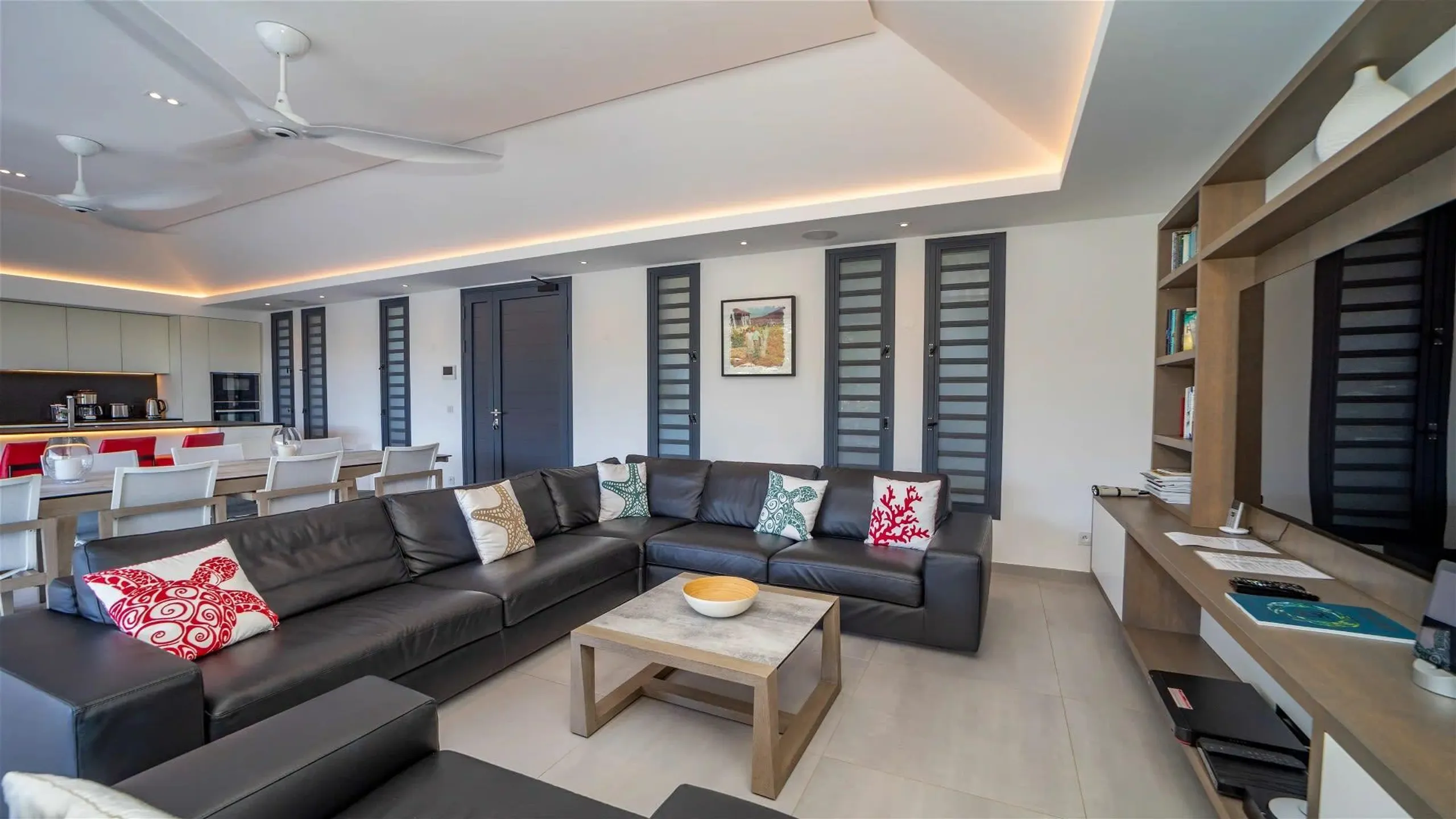 Cozy Oceanview Villa with Pool — photograph 12