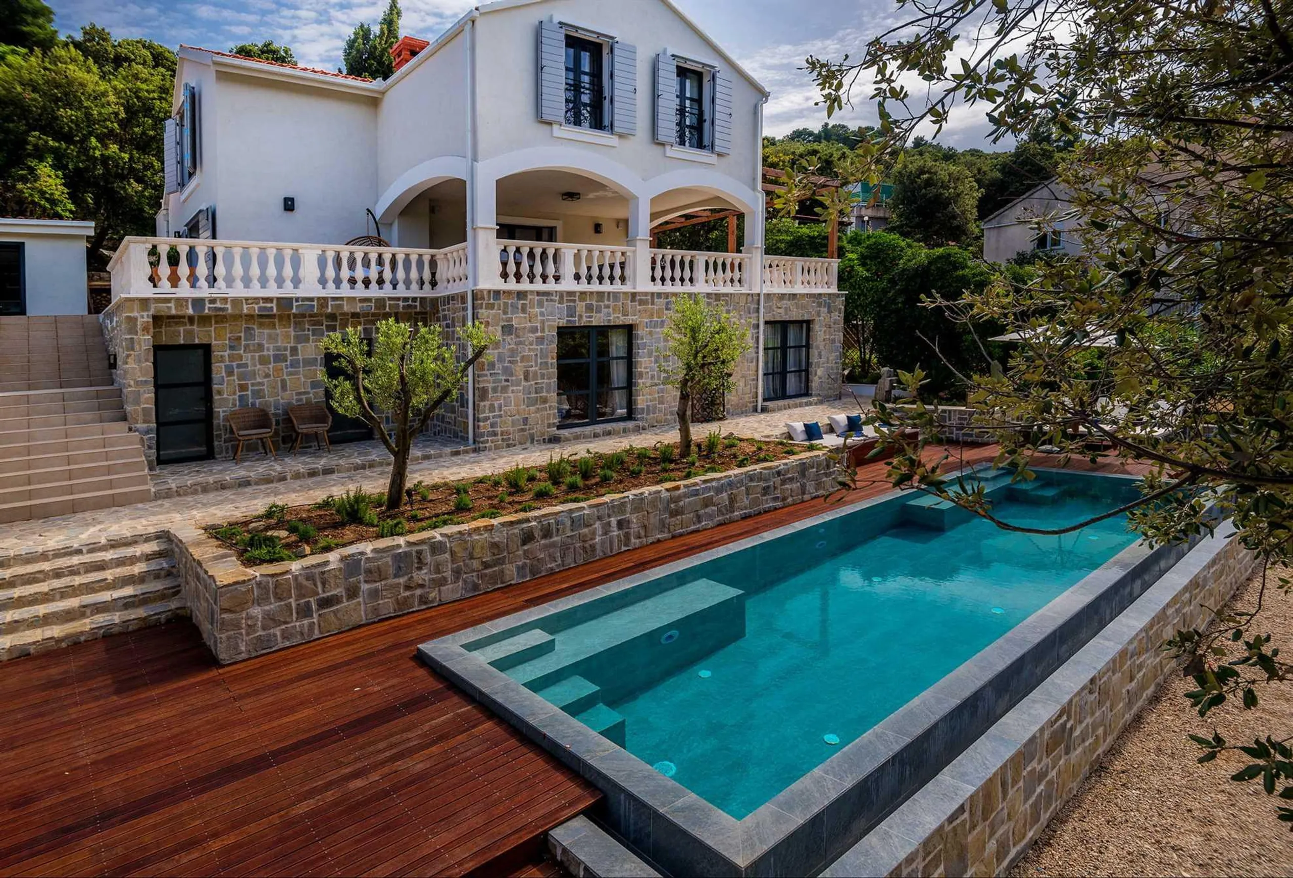 Invigorating Beachfront Villa with Infinity Pool on Korcula Island — photograph 7
