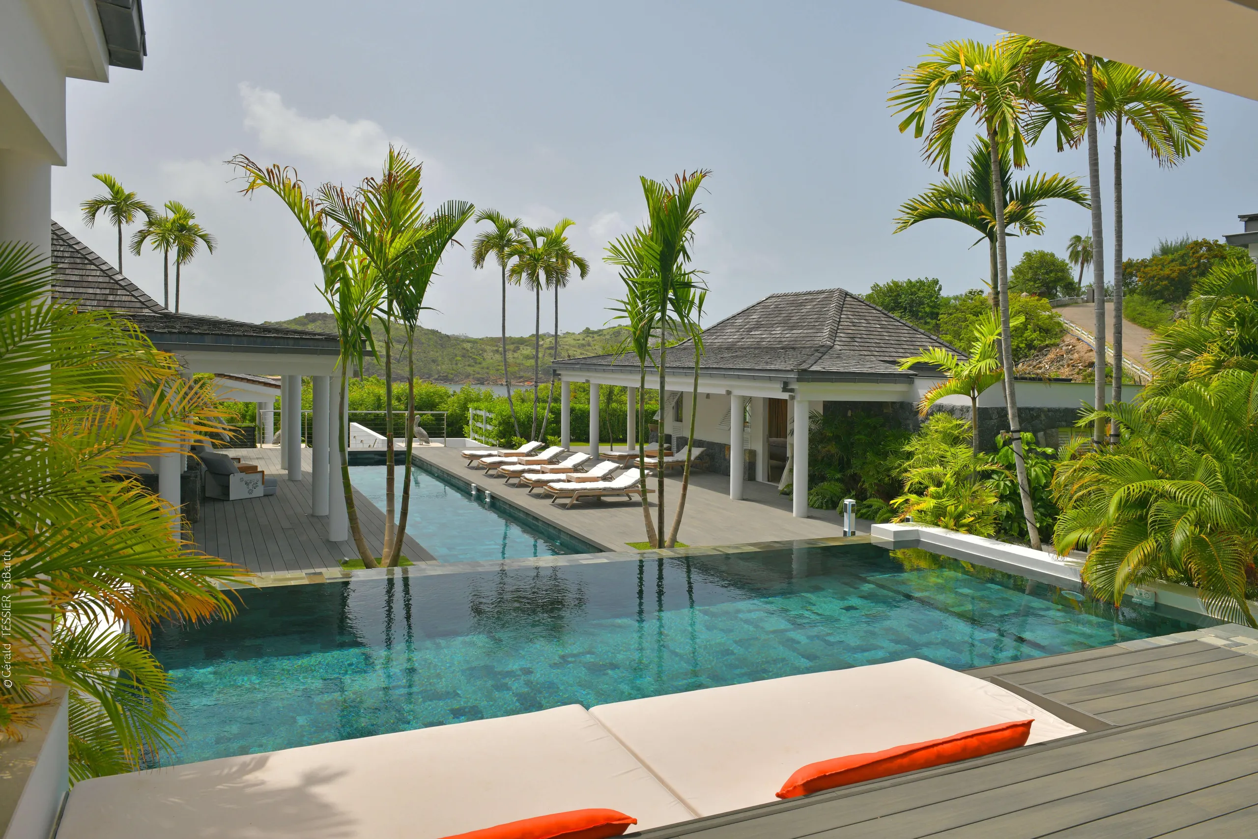 Caribbean Dream: Experience Opulence and Privacy at this Luxury Villa — photograph 2