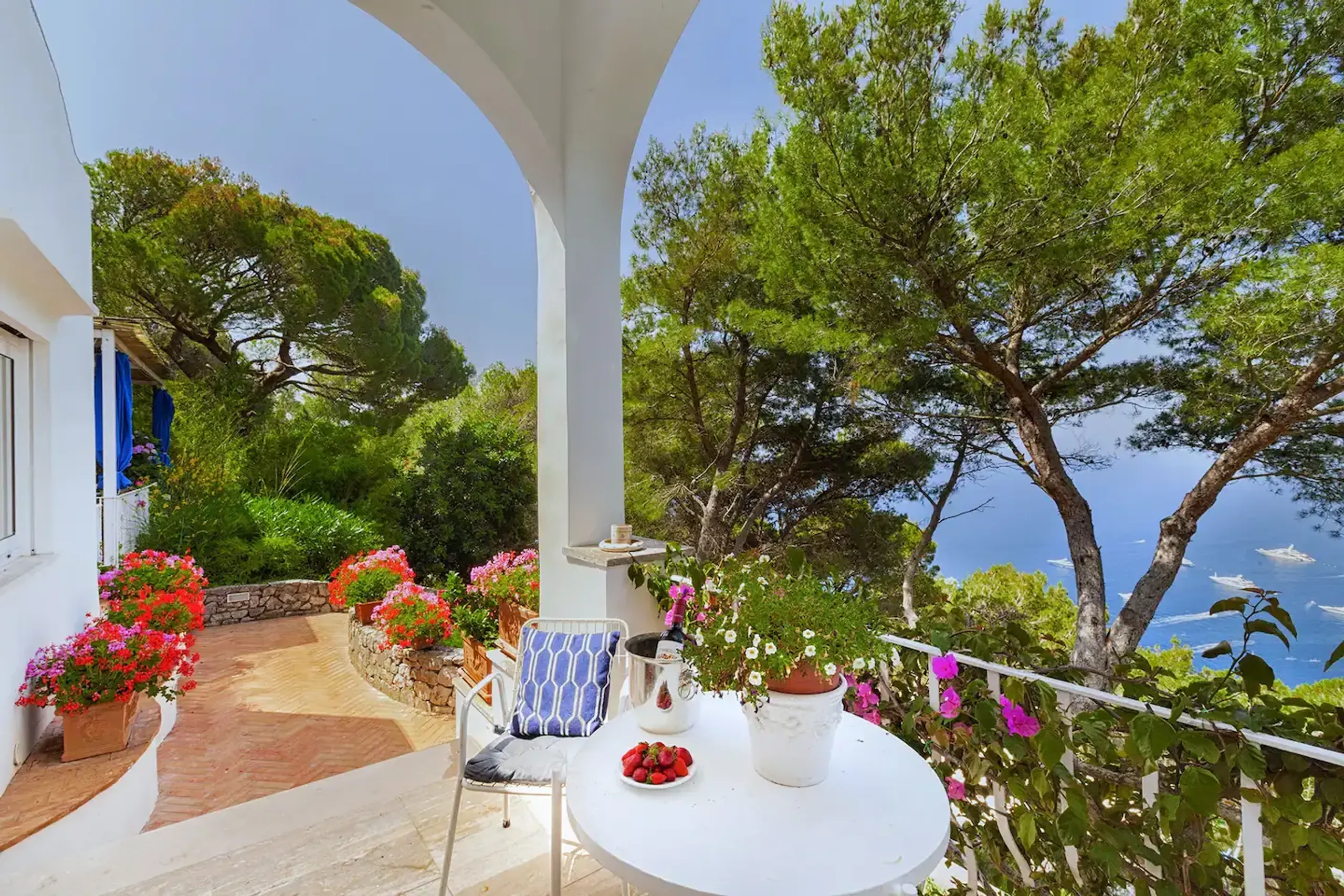 Deluxe Paradise Villa with Pool and Breathtaking Sea Views — photograph 2